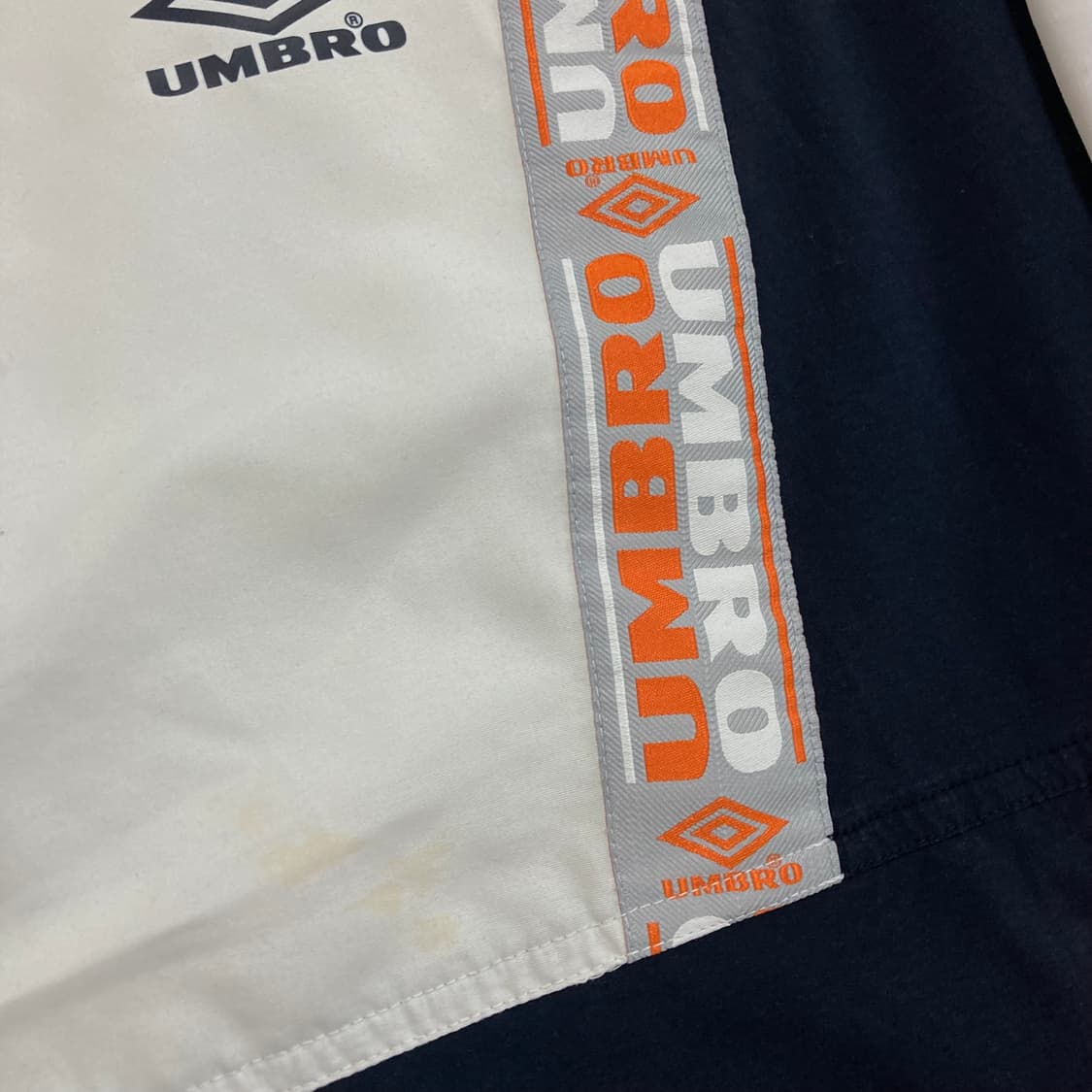 엄브로 스몰 로고 믹스 컬러 바람막이 아노락 상품이미지4