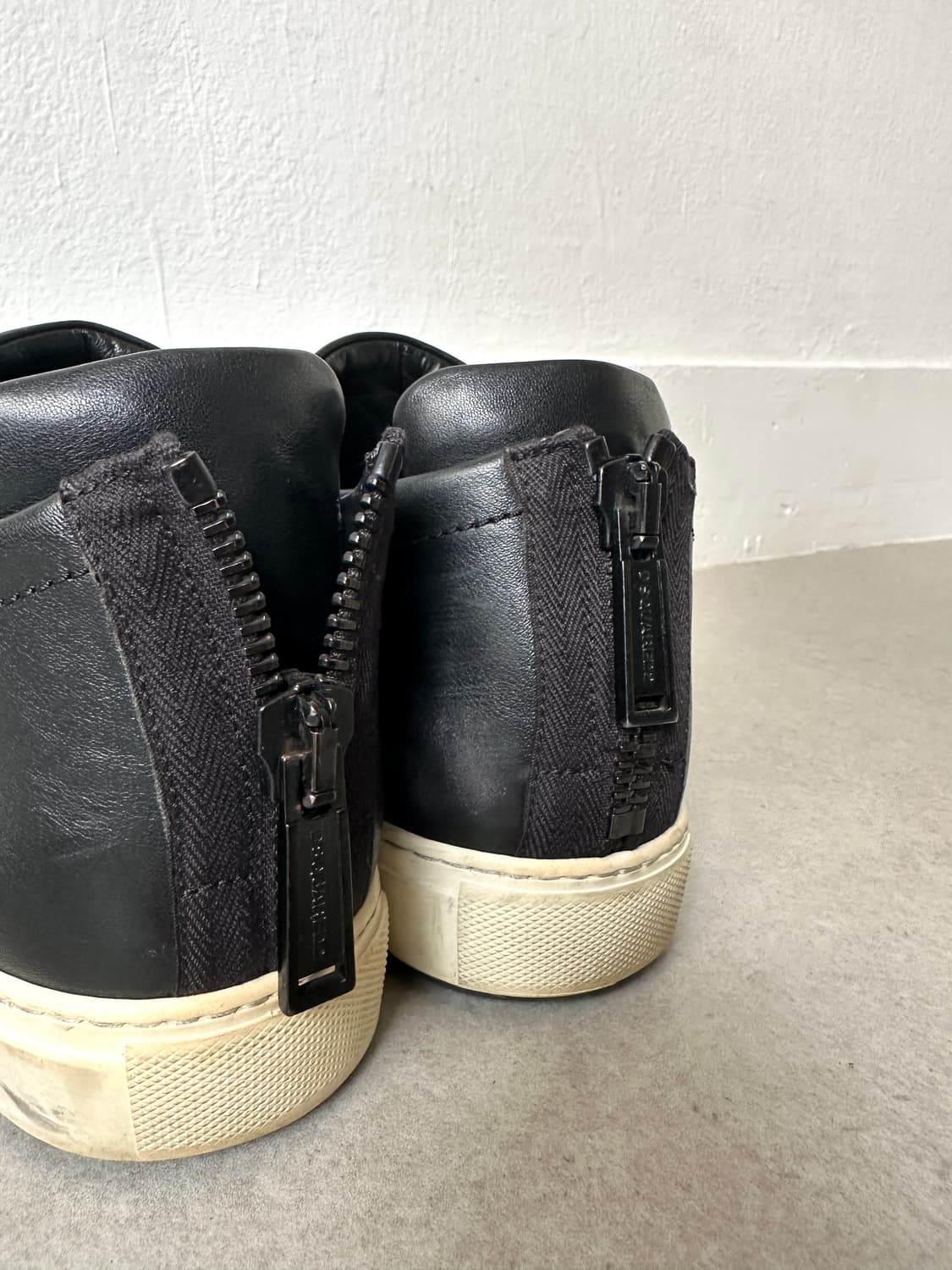 디스퀘어드 블랙푸퍼 레더 지퍼 스니커즈 상품이미지5