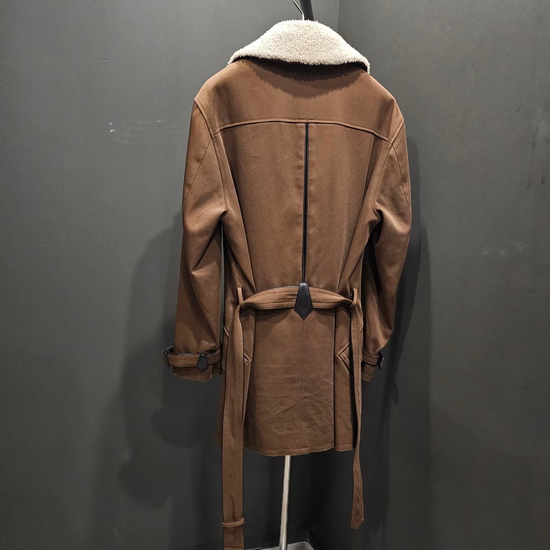 에르메스 시어링(탈착) 카라 램스킨 벨티드 코트 상품이미지6