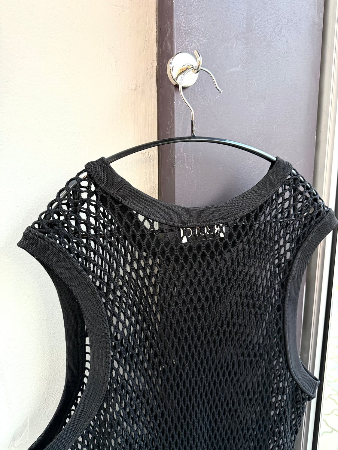 L/ 렉토 허니콤 슬리브리스 탑 블랙 상품이미지8