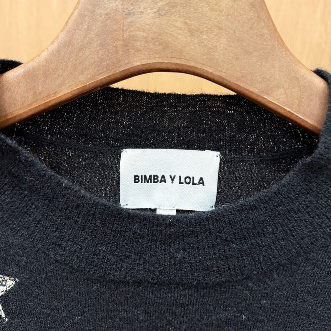 빔바이롤라 라운드넥 긴팔 울 니트 올오버 그린 스타 자수 디테일 블랙 상품이미지6