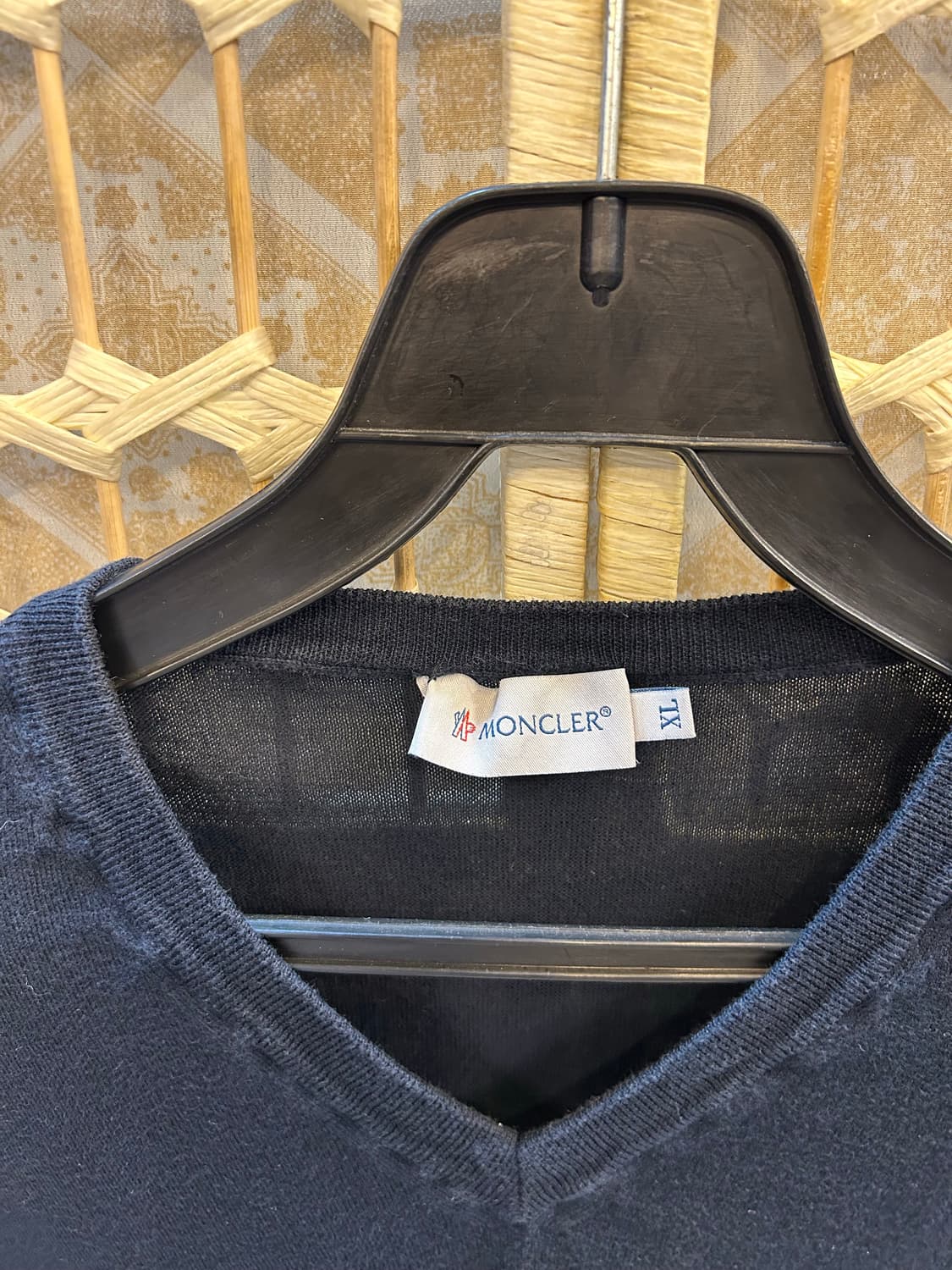 105 정품 몽클레어 브이넥 니트 팝니다 상품이미지4