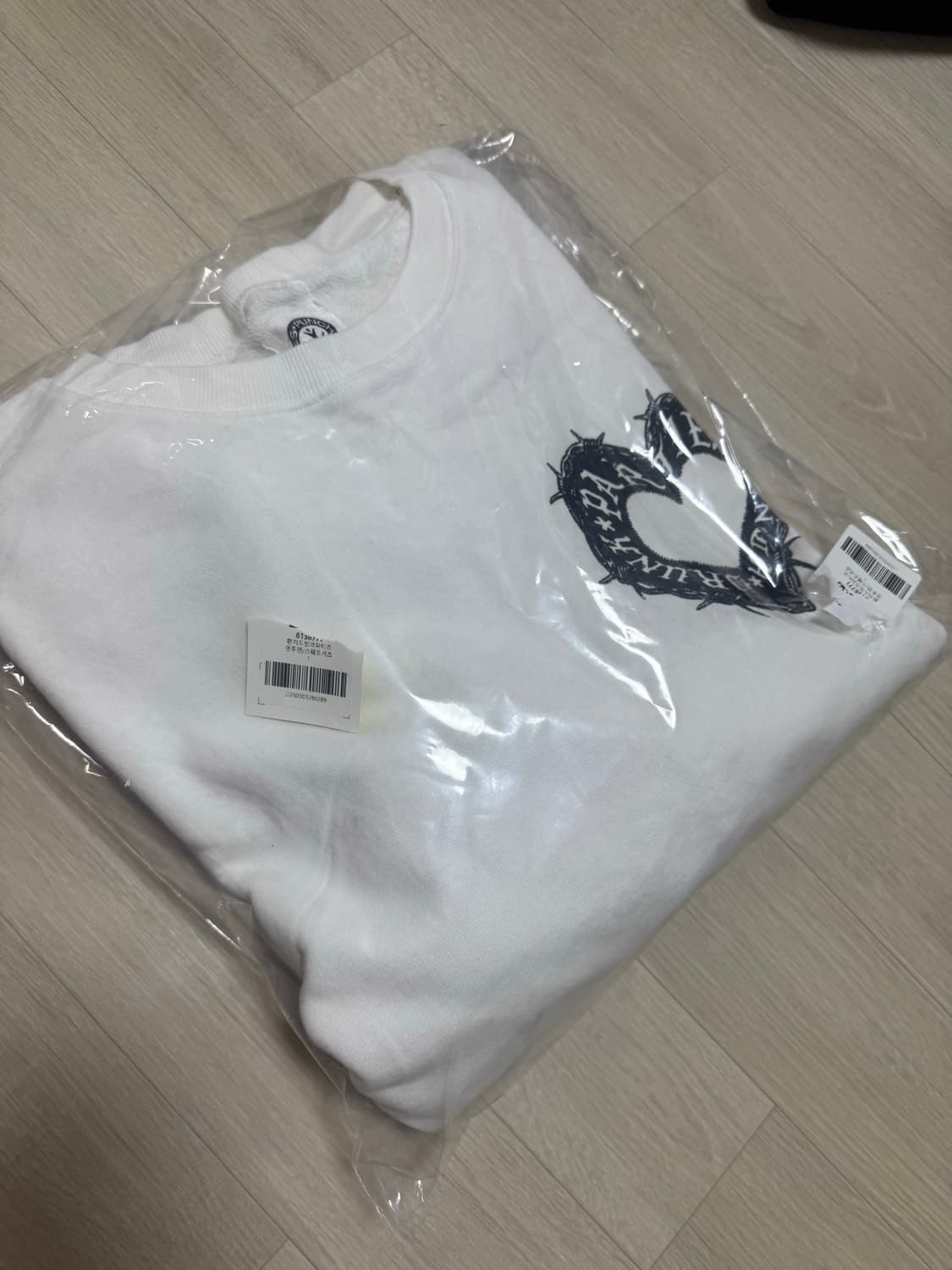 [1] 펀치드렁크파티즈 스웻 하트 맨투맨 펀드파 상품이미지3