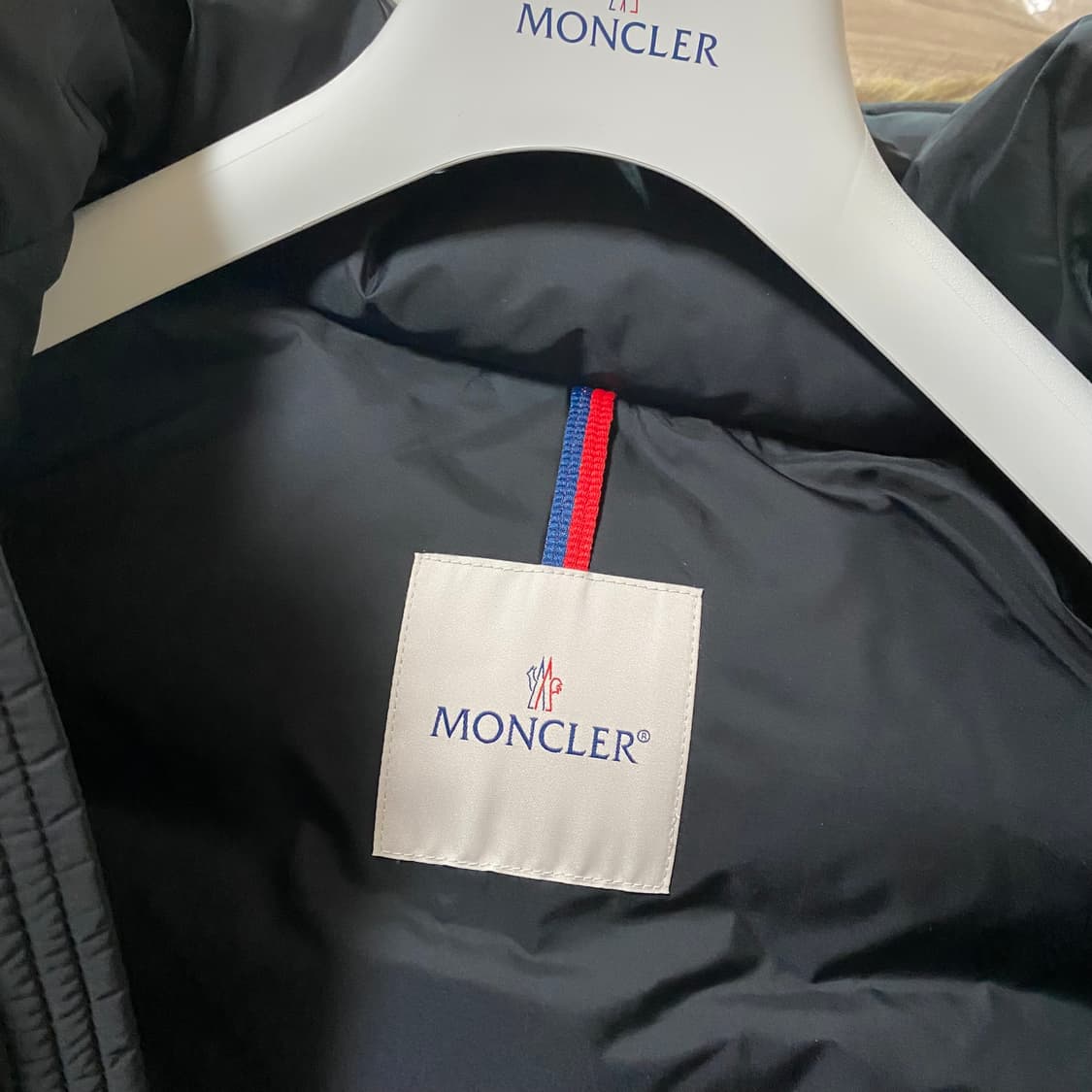 25fw 몽클레르 마야프 후드 쇼트 다운 자켓 블랙 (k2091A00) 상품이미지4