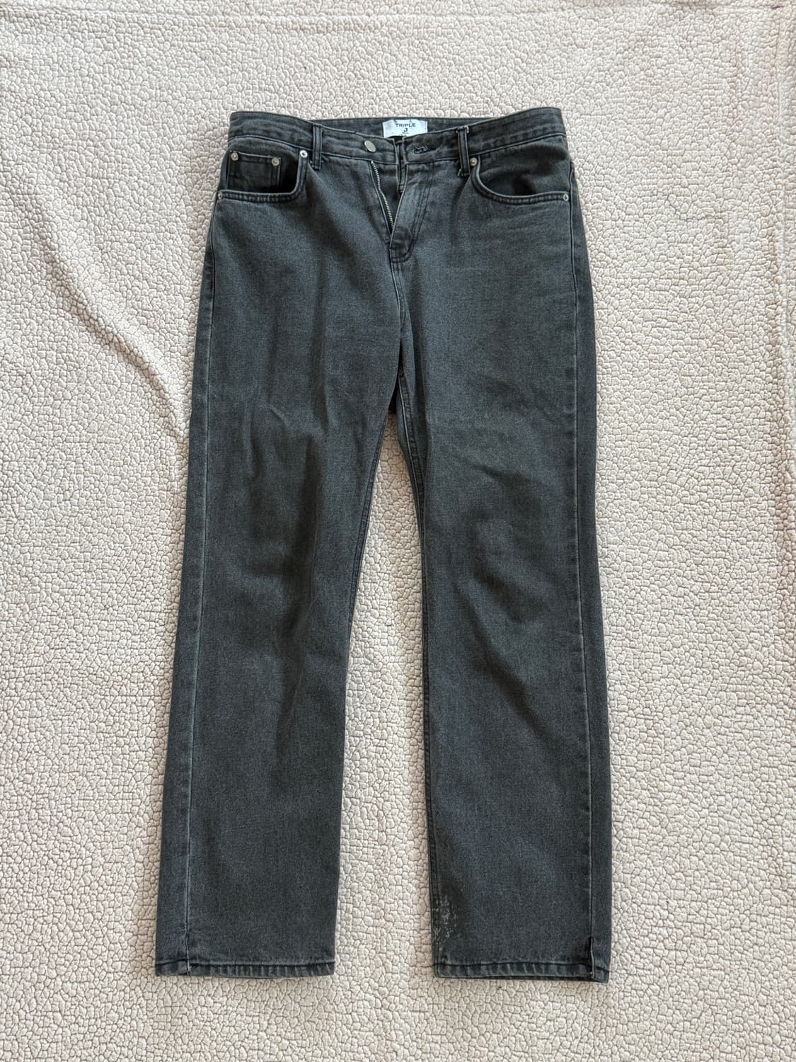 스트레이트 핏 흑청 데님진  상품이미지1