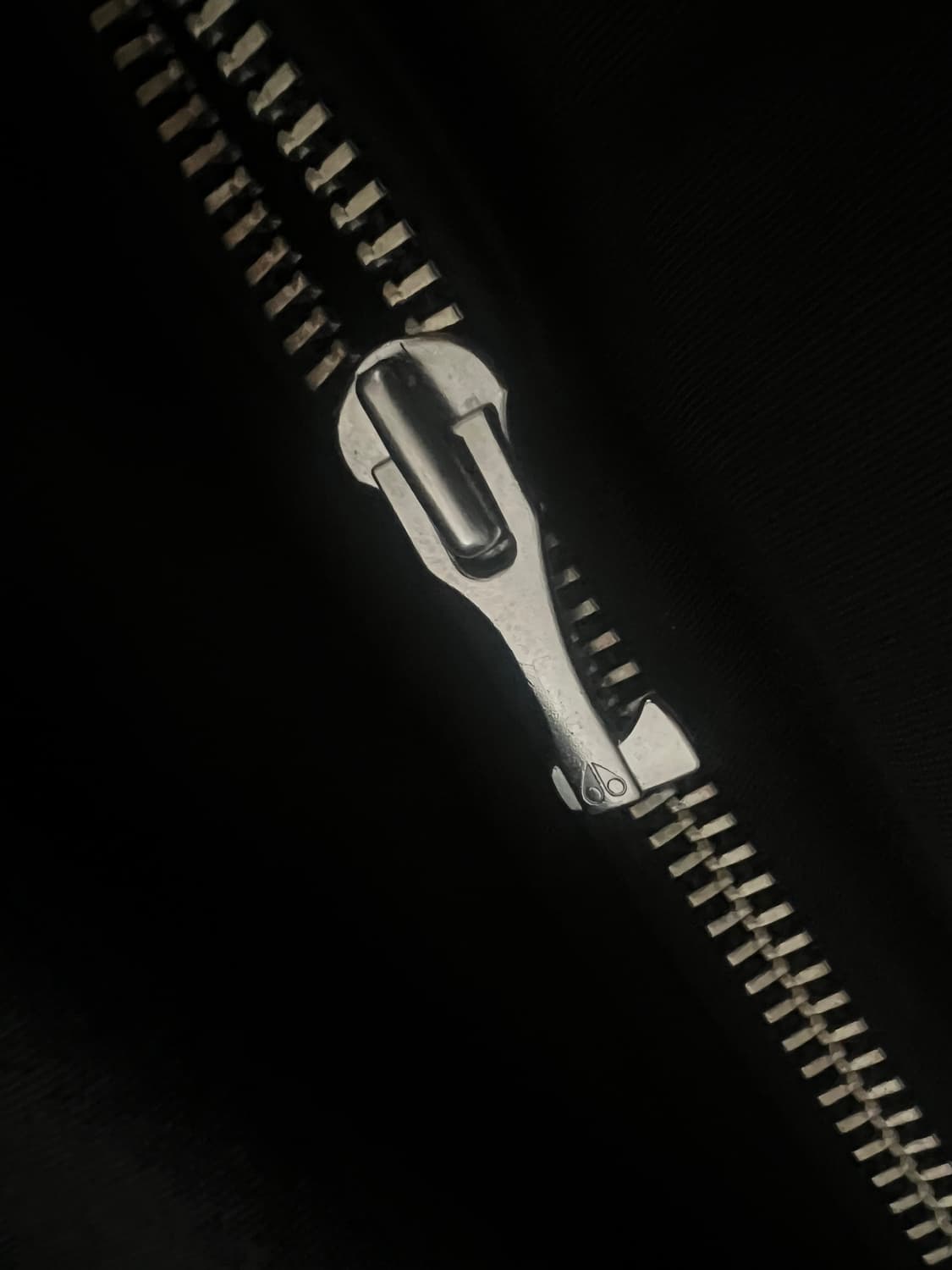 [급매][최저가!!!] 정품 무스너클 패딩 블랙 은장 XL 상품이미지8