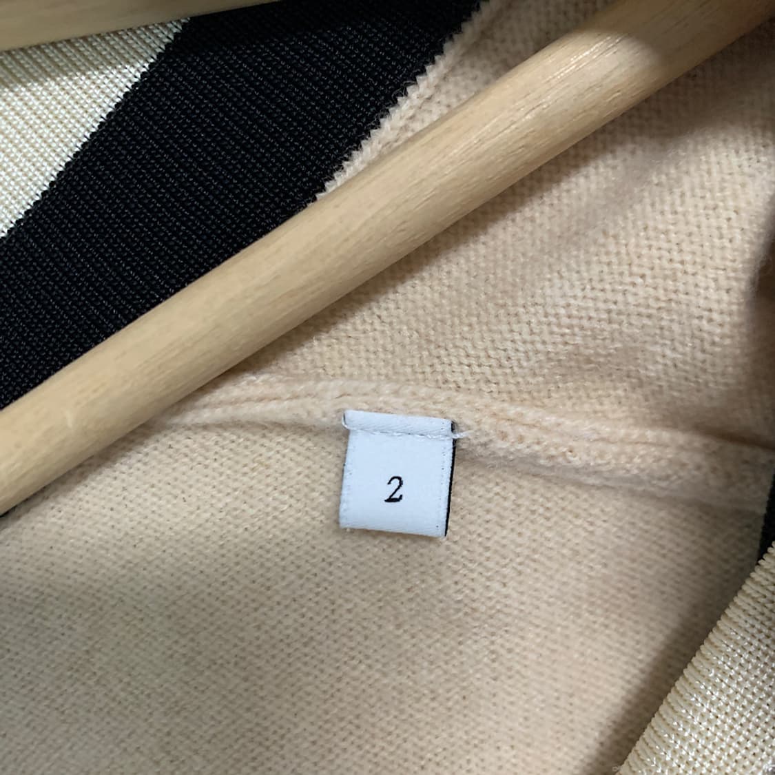 산드로 여성 울 캐시미어 혼방 브이넥 니트 2 상품이미지3