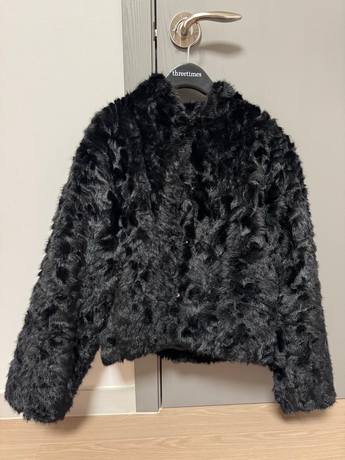 쓰리타임즈 리본 타이 퍼 자켓 - 블랙 상품이미지3