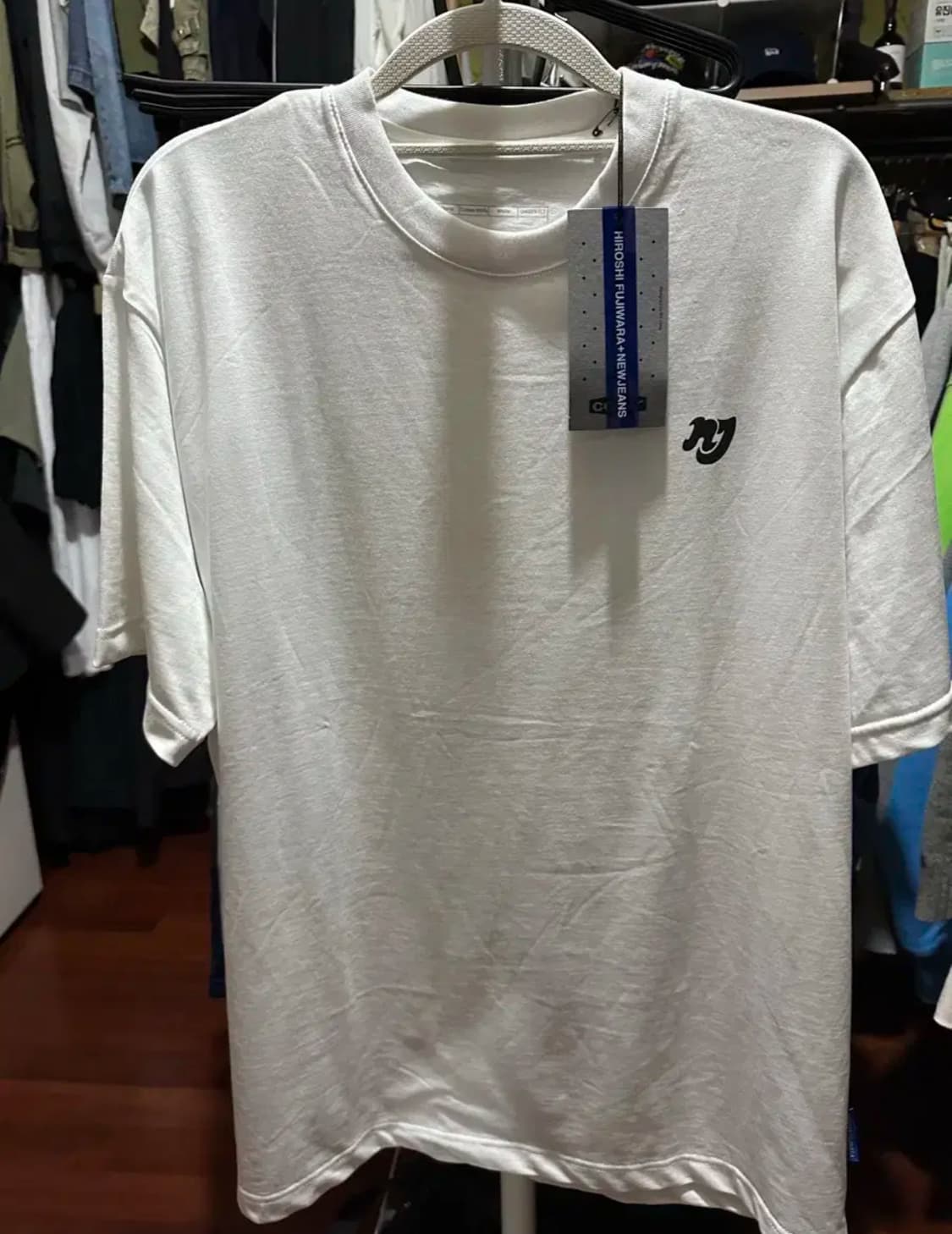 뉴진스 x 무라카미 꼴레 흰색 티셔츠 L 새상품 상품이미지1