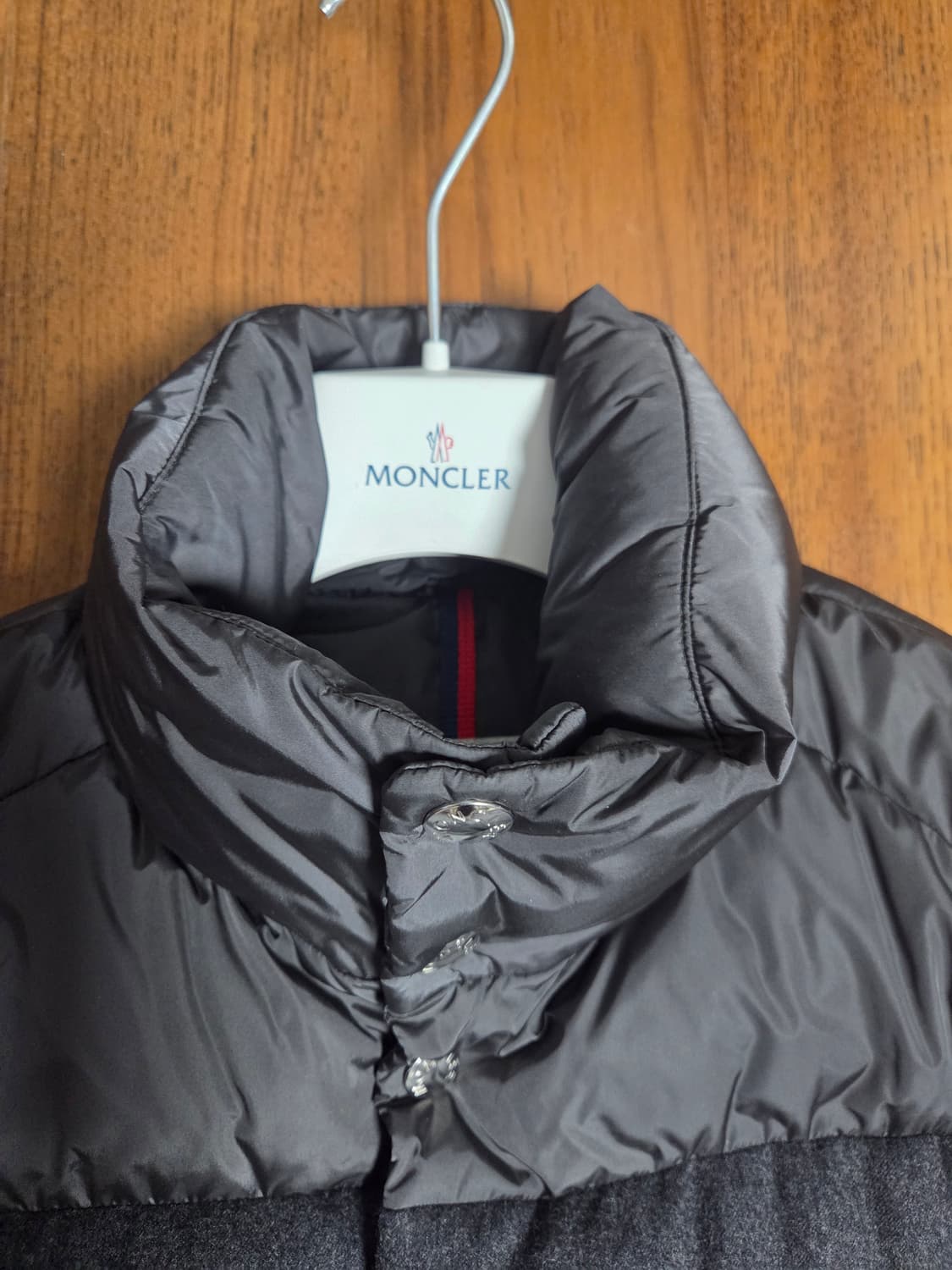 몽클레어 그레이 패딩자켓 상품이미지3