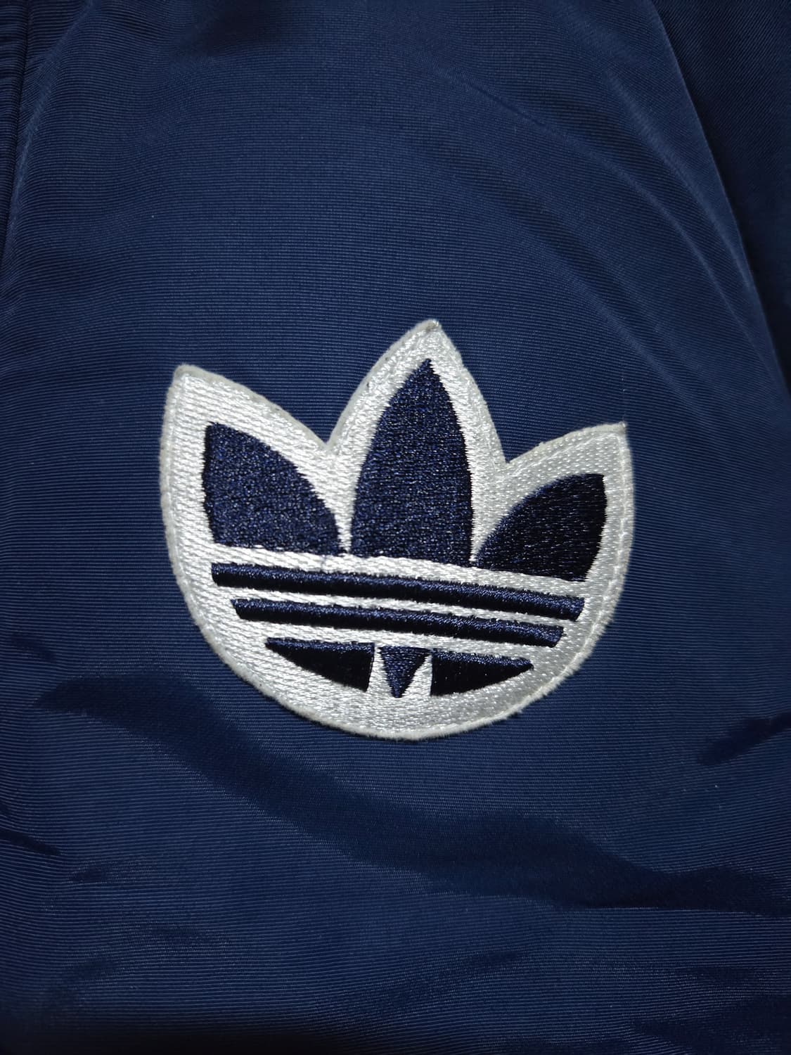 아디다스 덕다운 패치 네이비 패딩 상품이미지3