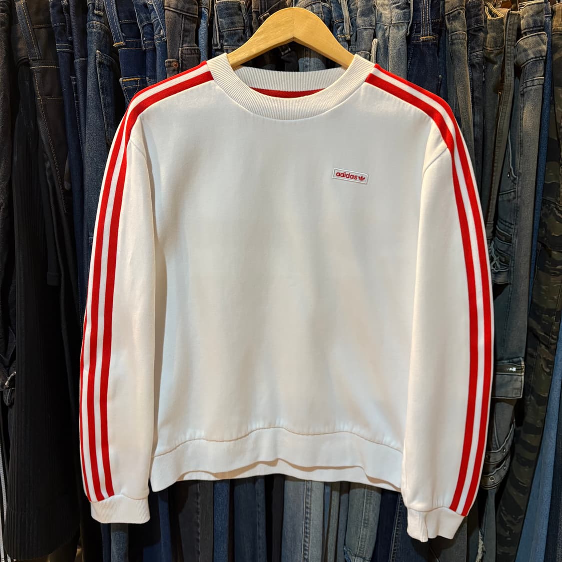 아디다스 화이트 레드 맨투맨 상품이미지1