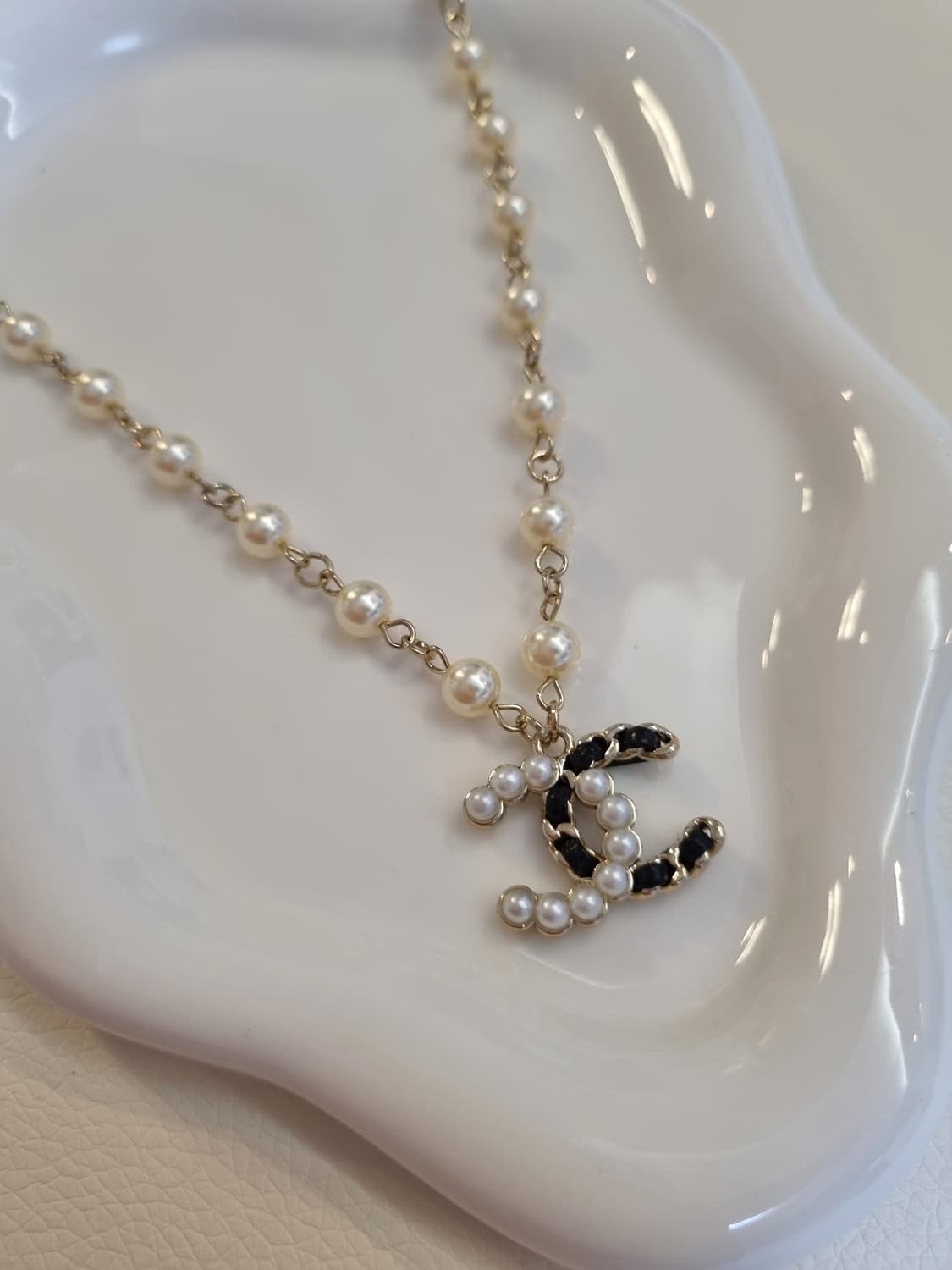 샤넬 블랙가죽체인&진주 CC 목걸이 업사이클링 상품이미지1