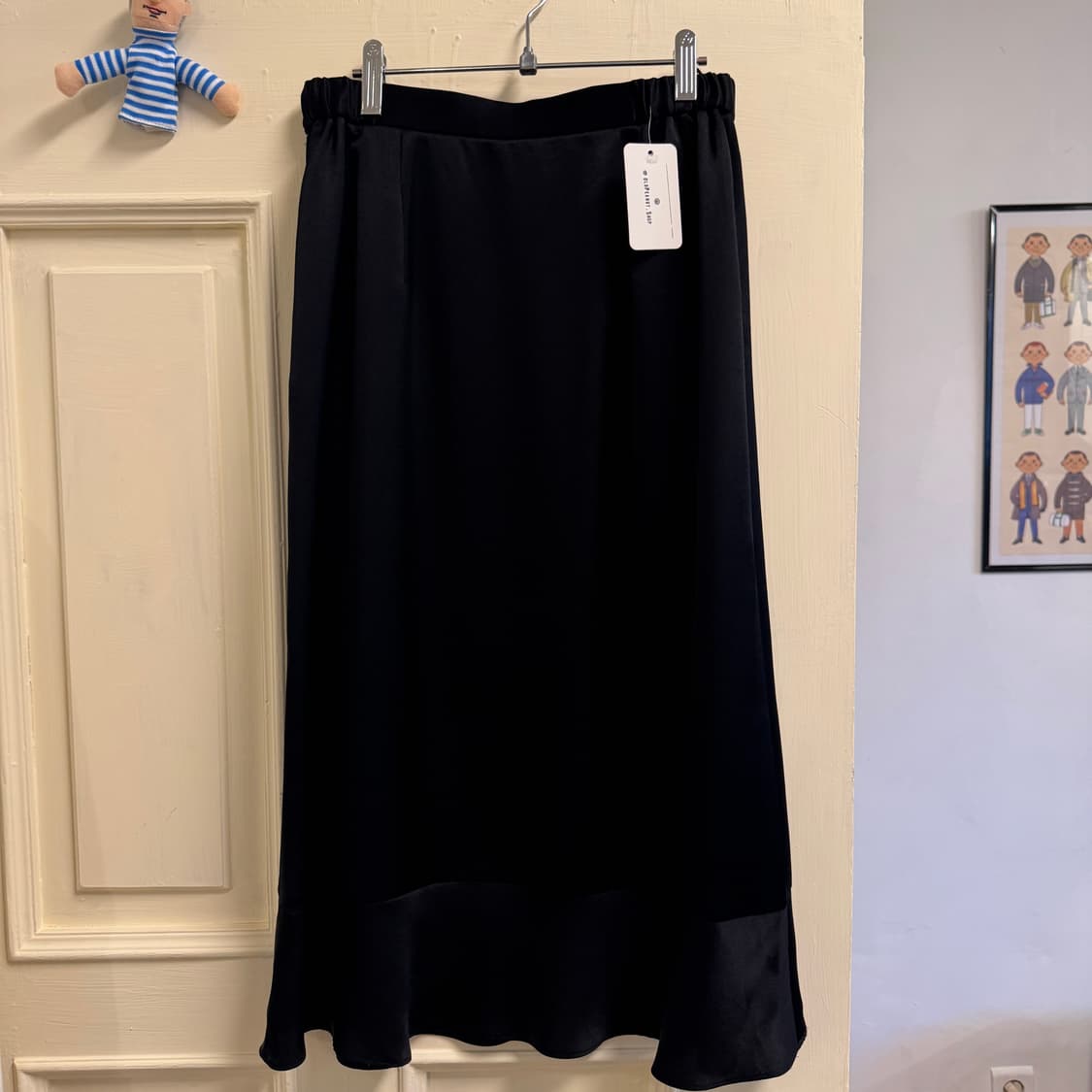 실키 밑단 플레어 스커트 상품이미지4