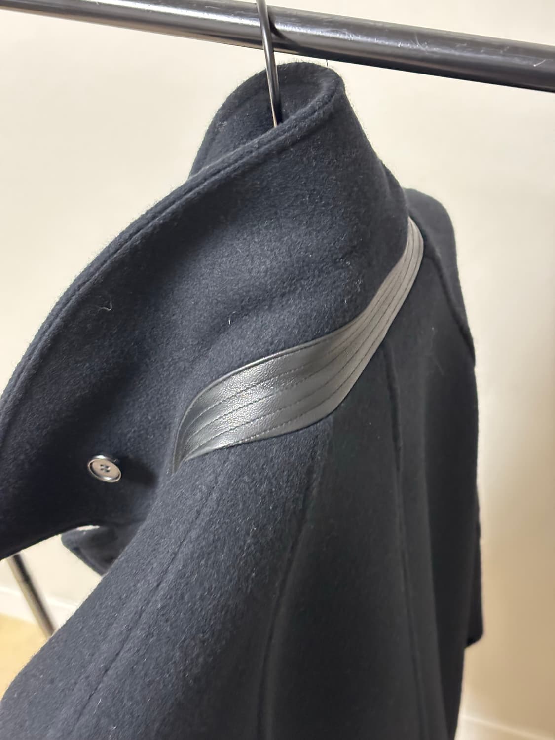 우드비 울 못사 레더 트림 코트 블랙 1사이즈 상품이미지3