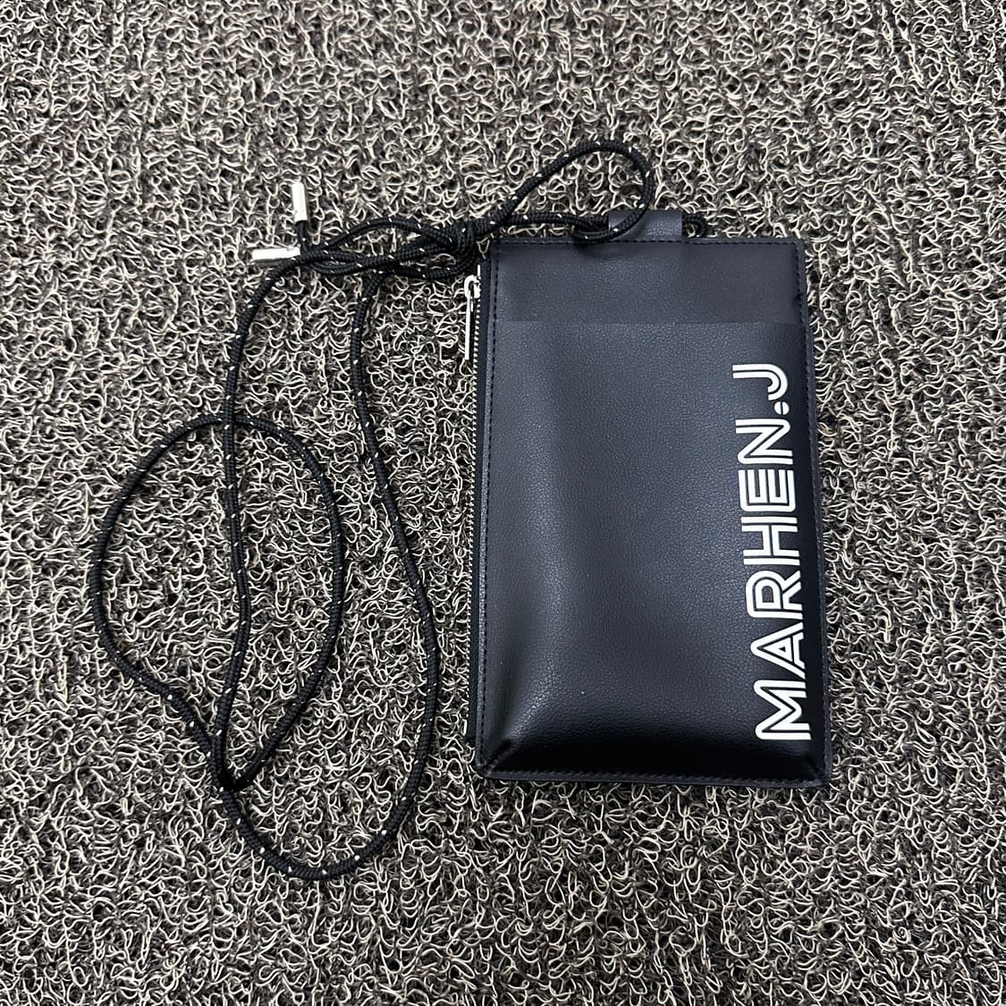 마르헨제이 롤리백 핸드폰 가방 블랙 상품이미지1