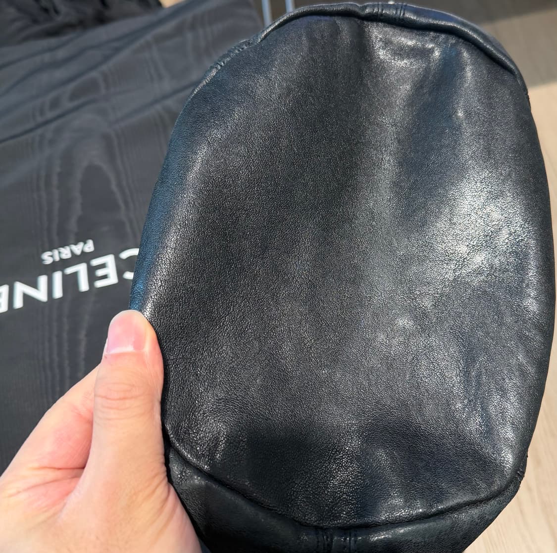 셀린느 스터드 버킷백 상품이미지5