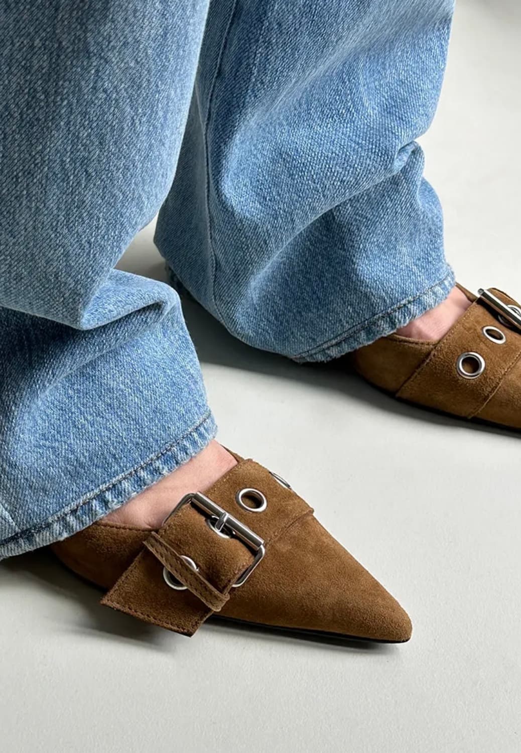 기호 pointed buckle slingback_브라운 스웨이드 상품이미지1