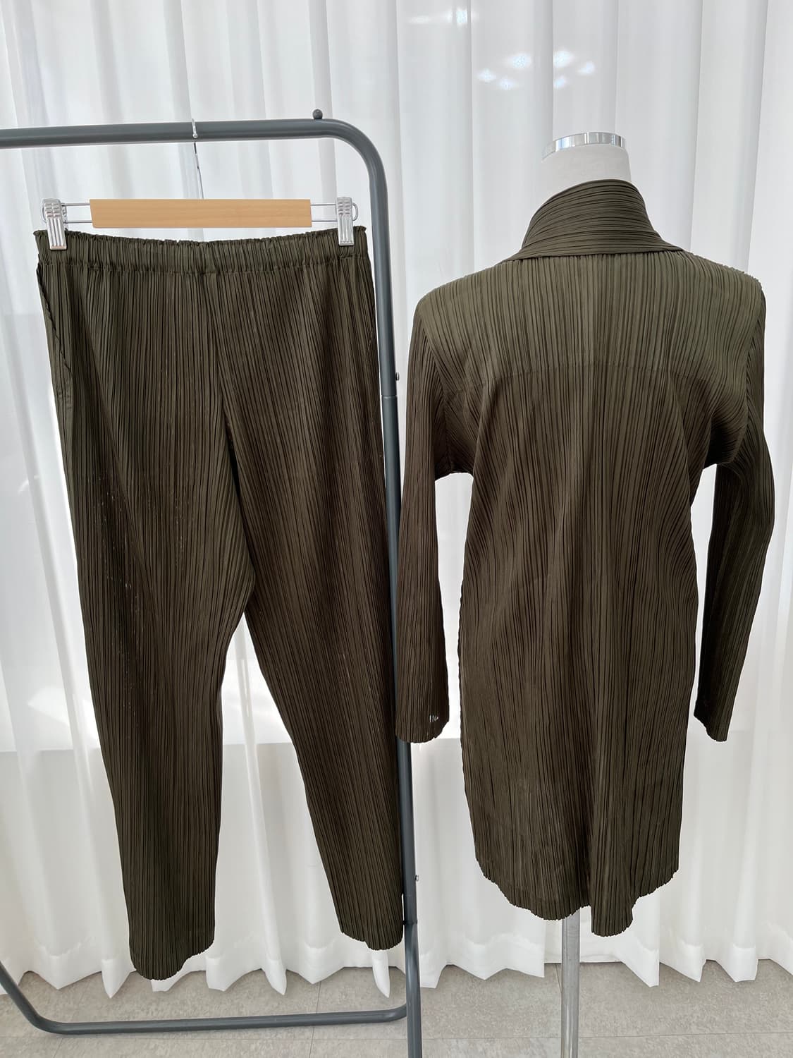 플리츠플리즈 카키 투피스 세트 상품이미지2