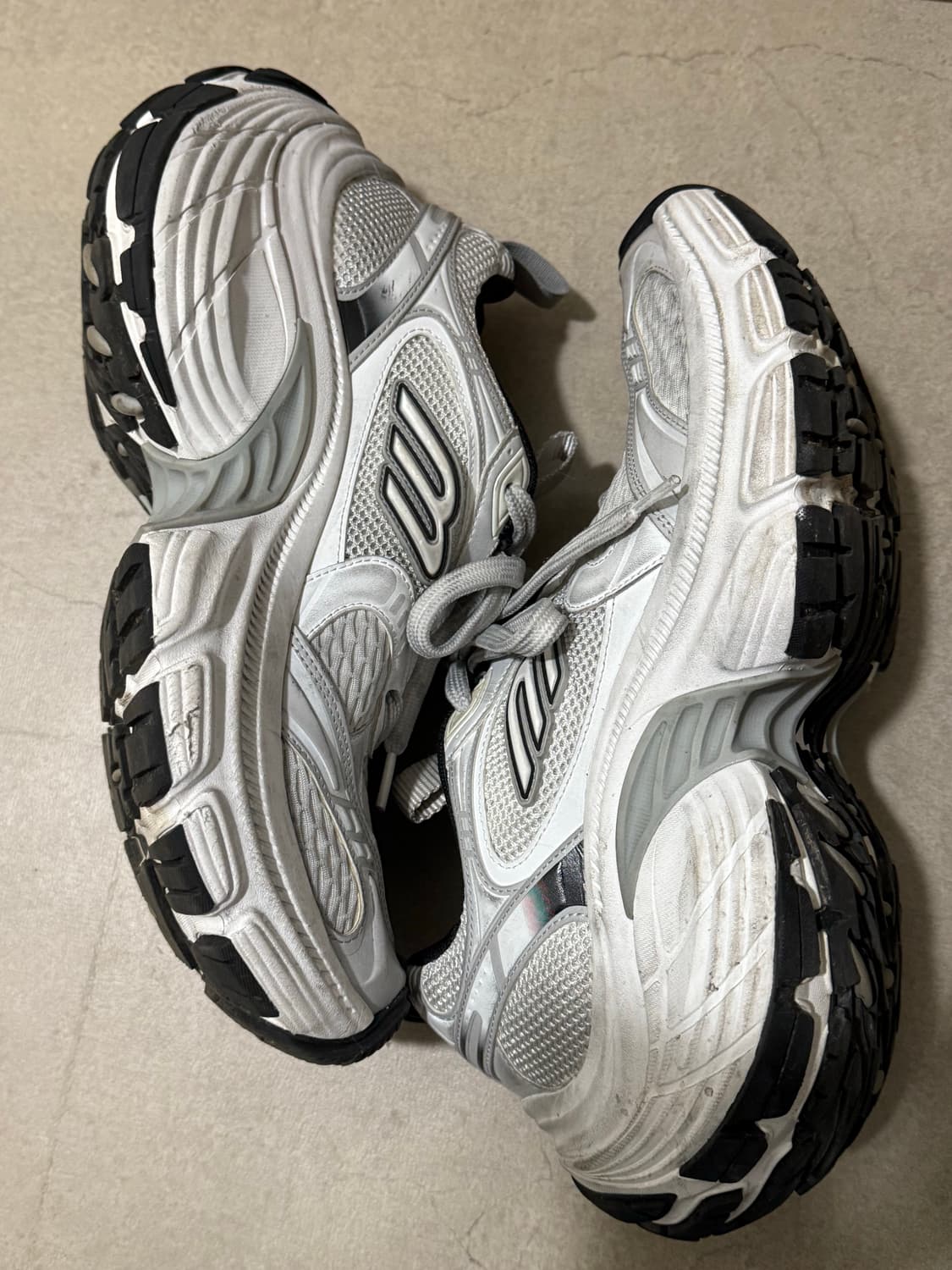 발렌시아가 10xl 상품이미지1