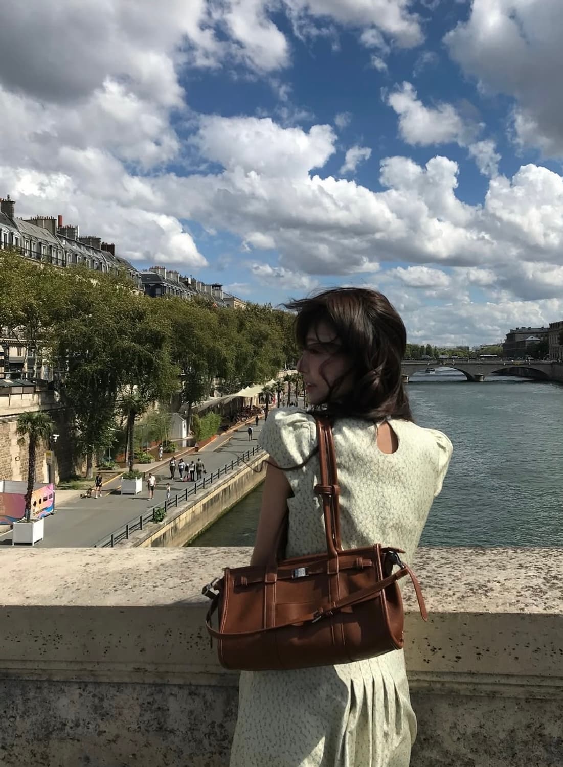 페일제이드 브라운 가방 미윳 프리따 착용 상품이미지1