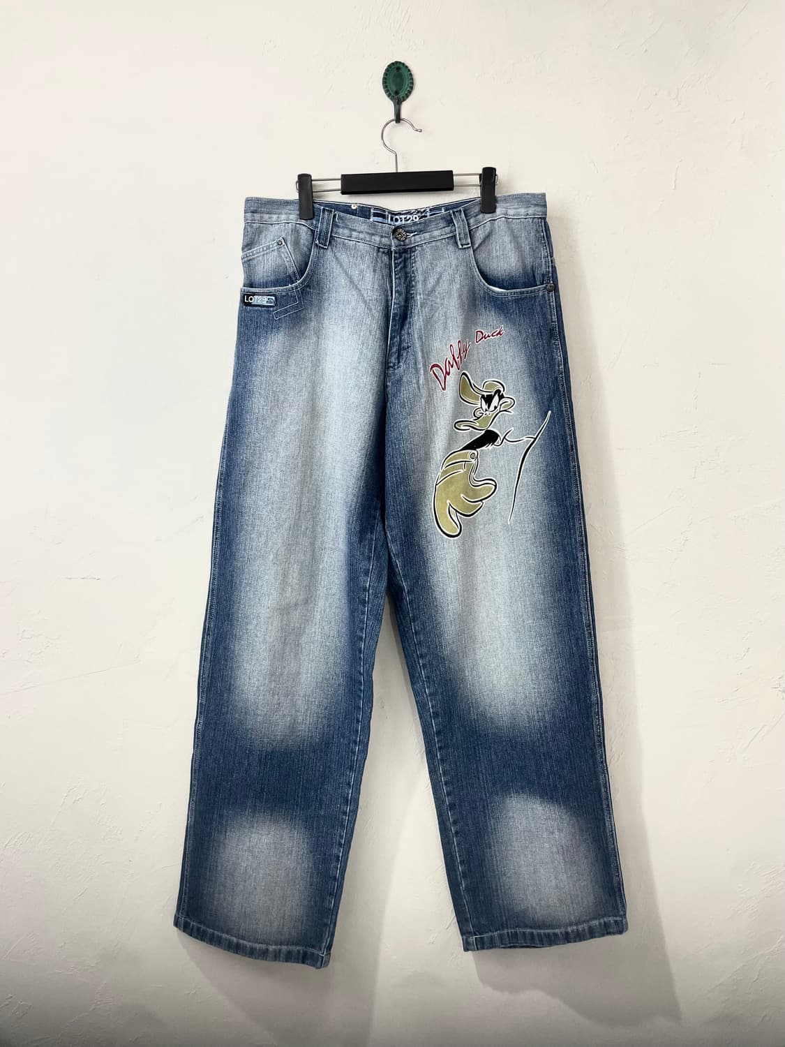 LOT29 x 루니툰즈 대피덕 데님 팬츠 상품이미지1