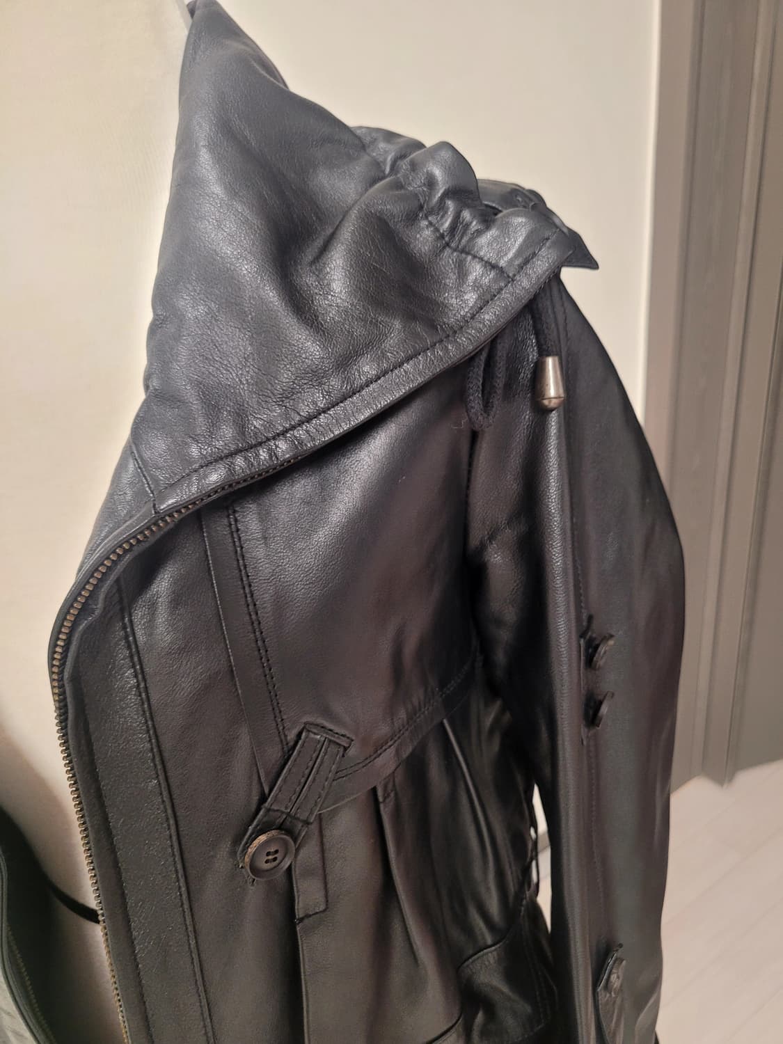 블랙 레더 롱 코트 / 트렌치 무드 롱 재킷
 상품이미지5