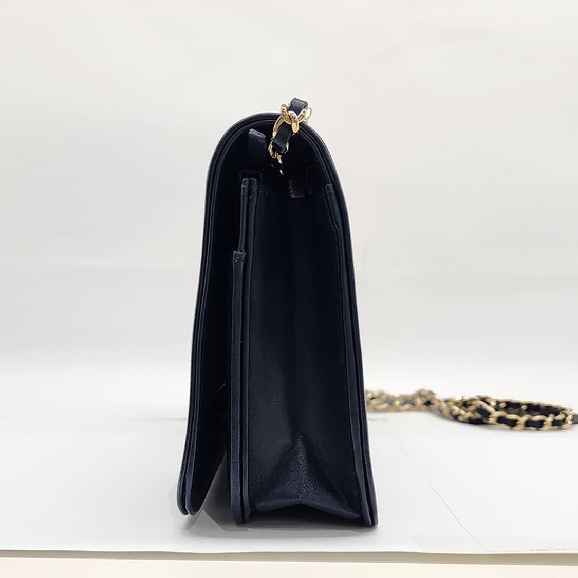 샤넬 네이비 램스킨 금장 보이 WOC 크로스백 A80287 상품이미지2