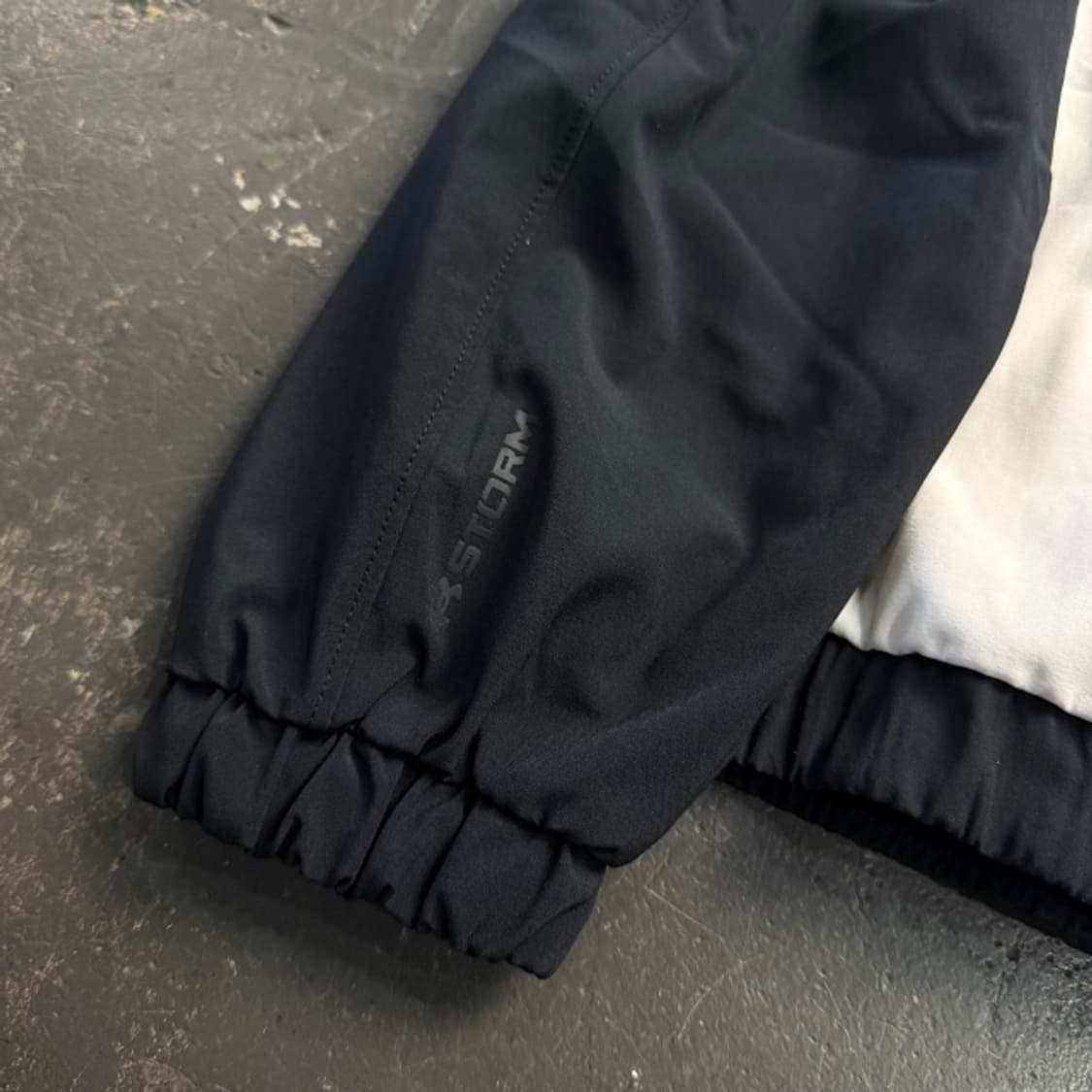 100 언더아머 바람막이  상품이미지3