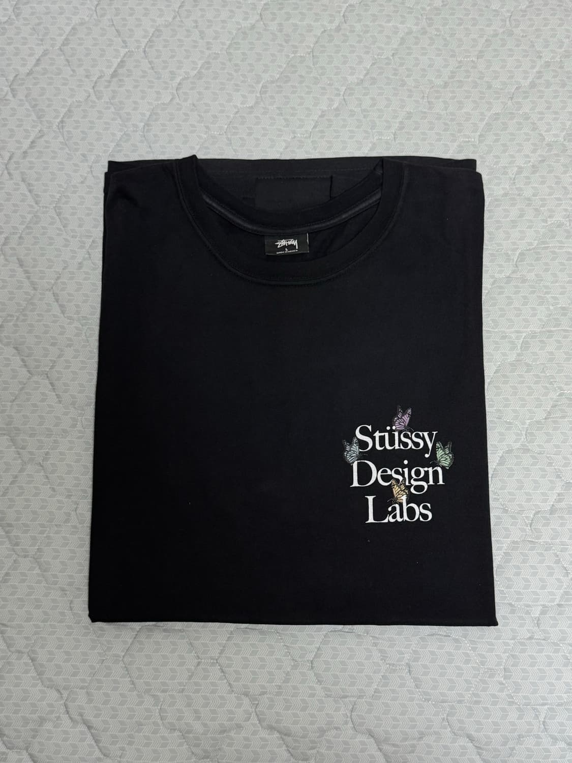 L) 스투시 Design Labs 나비 반팔 티셔츠 블랙 상품이미지2