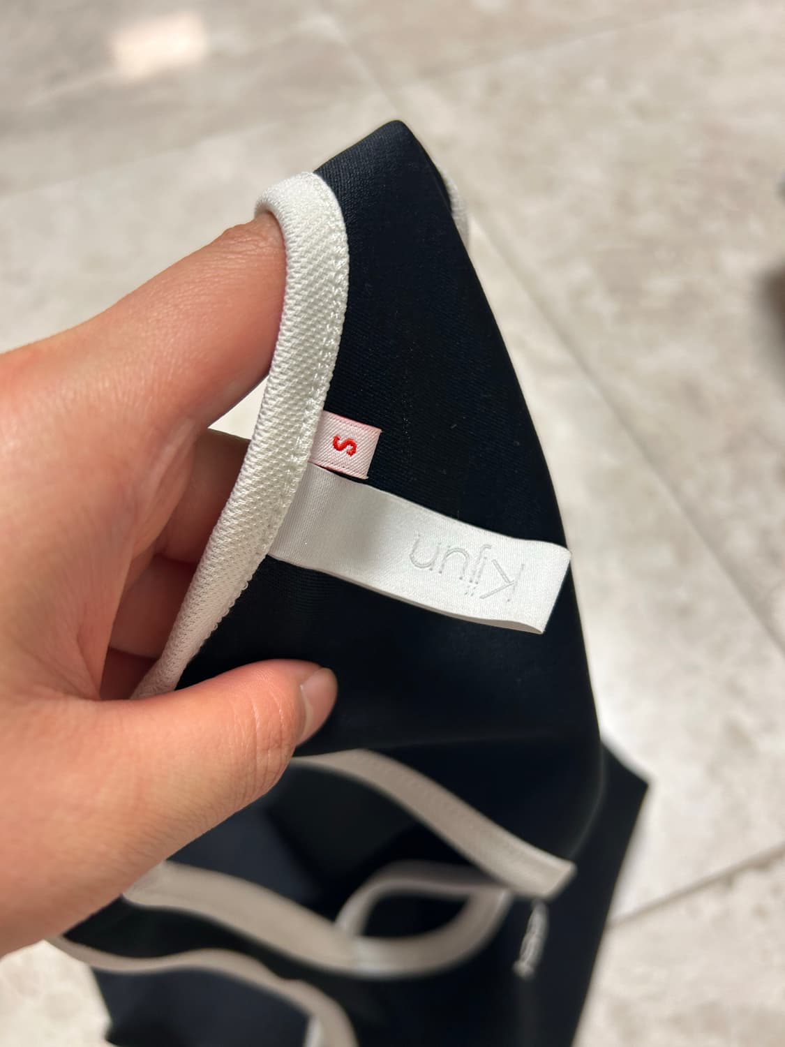 기준 블랙 배색 나시 상품이미지3