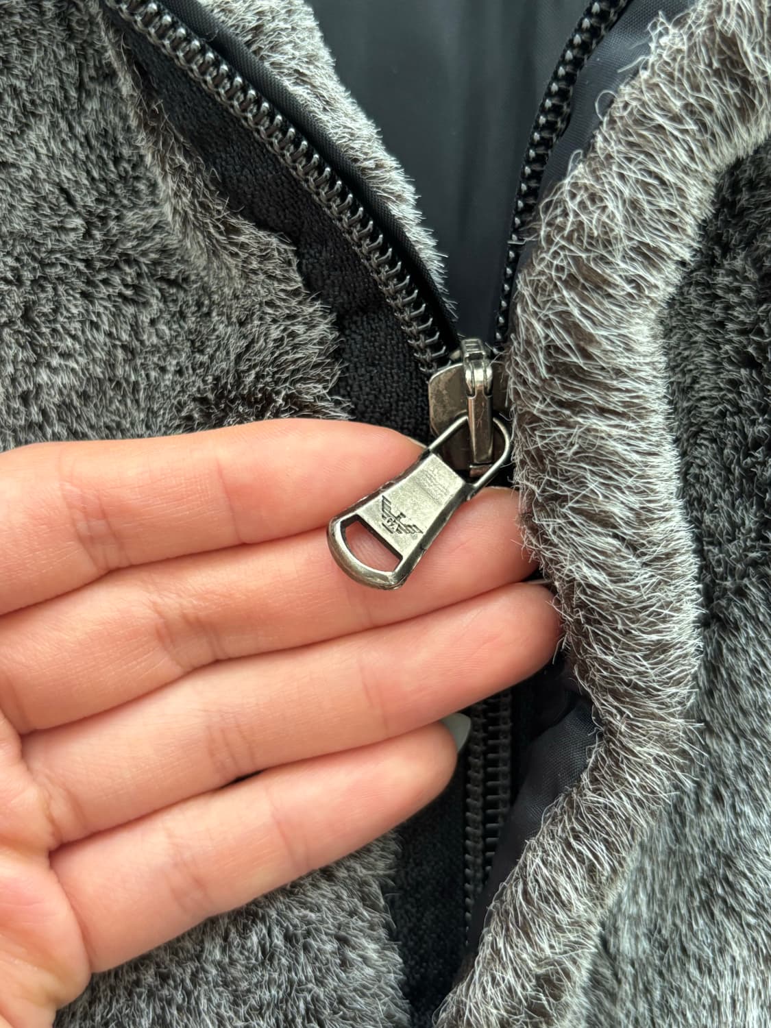 Emporio Armani 아르마니 그레이 퍼 자켓  상품이미지7