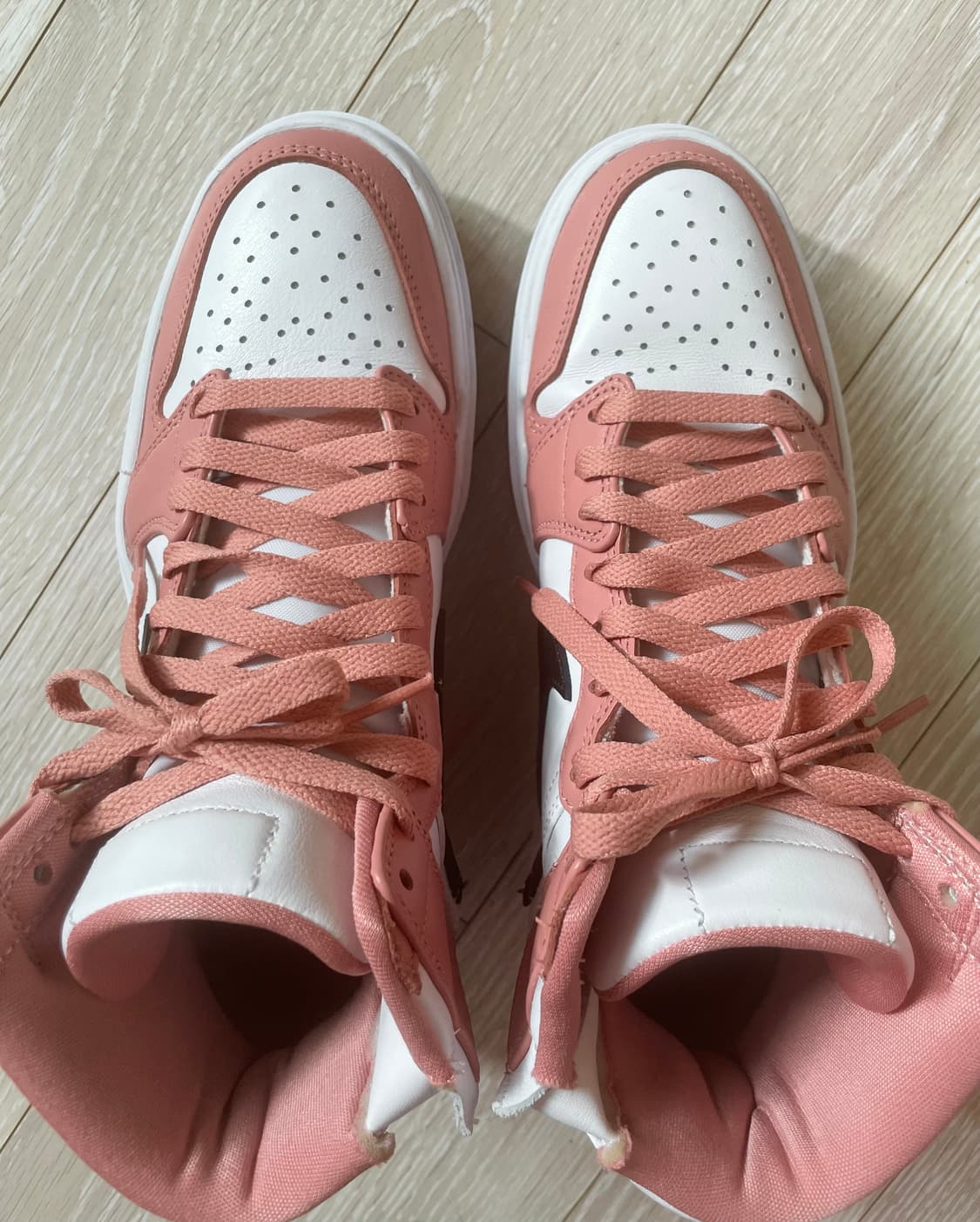 240나이키 에어 조던1 엘리베이트하이 레드스타더스트우먼스 상품이미지2