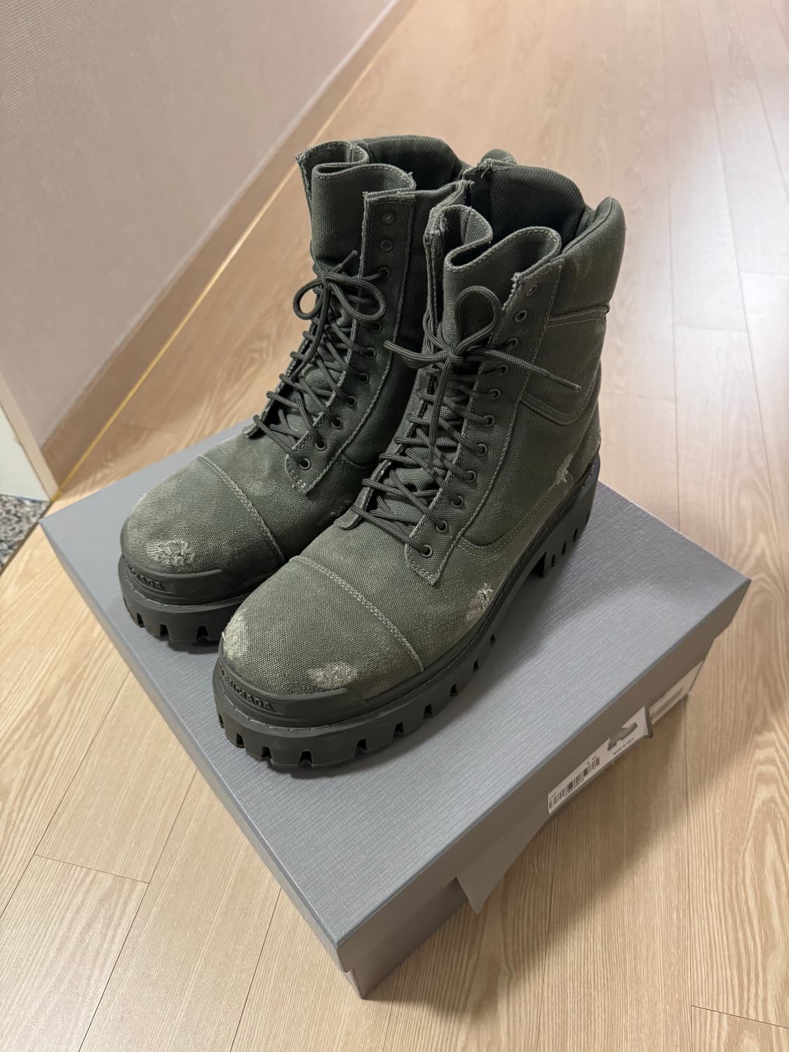 발렌시아가 컴뱃 부츠 카키 43사이즈 상품이미지1