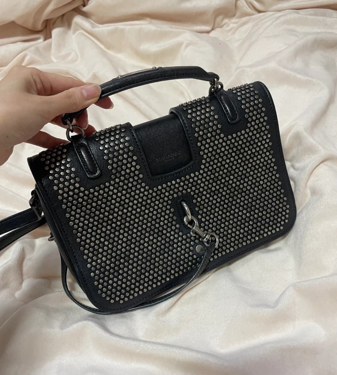 생로랑 블랙 스터드 레더 숄더백 상품이미지2