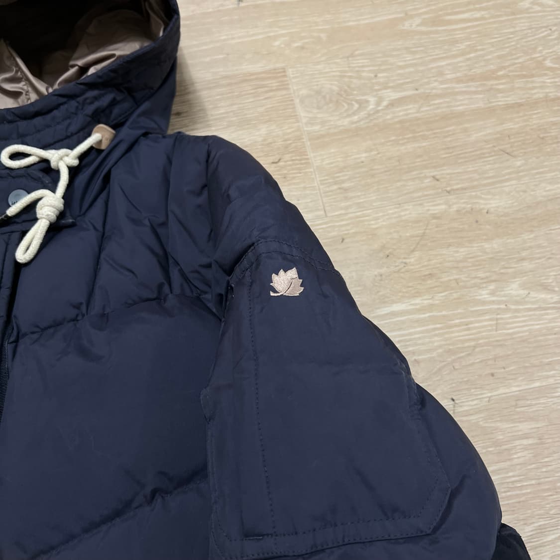 라푸마 구스다운 엘보패치 후드 미디엄 롱패딩 점퍼 [네이비] L/100 상품이미지4