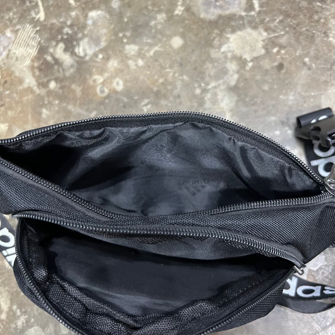 아디다스 트레포일 로고 힙색 슬링백 가방 메신저백 남녀공용 상품이미지4