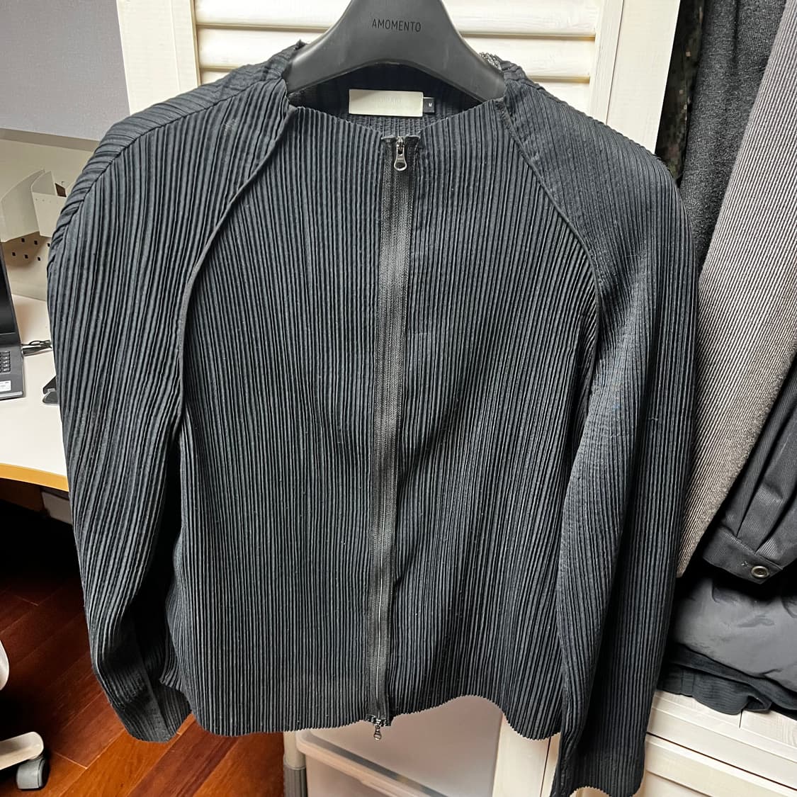 [M] 아모멘토 맨즈 플리츠 집업 점퍼 상품이미지1