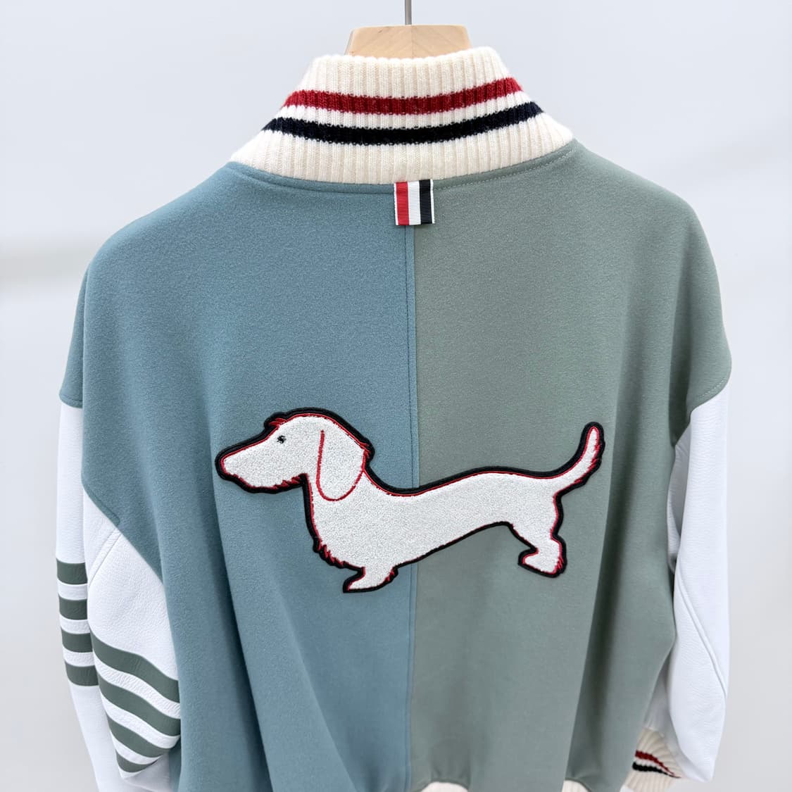 [A급/오버핏1] 톰브라운 사선완장 헥터 레더 바시티 블루종 봄버 자켓 상품이미지6