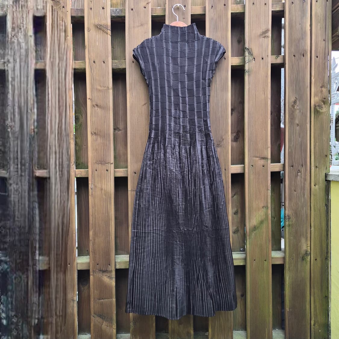 스피치오 블랙 플리츠 하이넥 롱원피스 상품이미지2