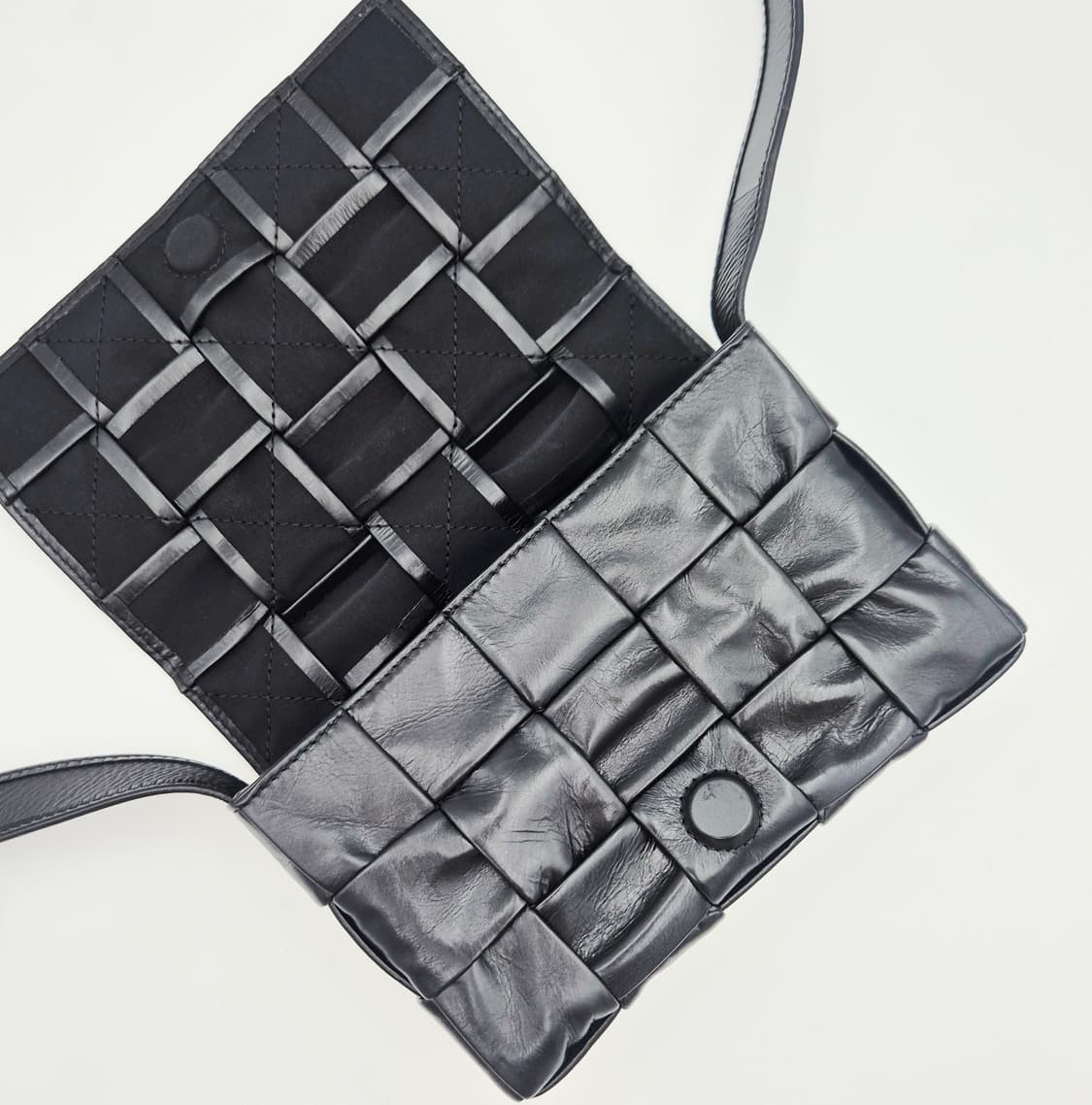 [중고명품셀렉트]보테가 베네타 인트레치아토 스몰 카세트백 717587 상품이미지7