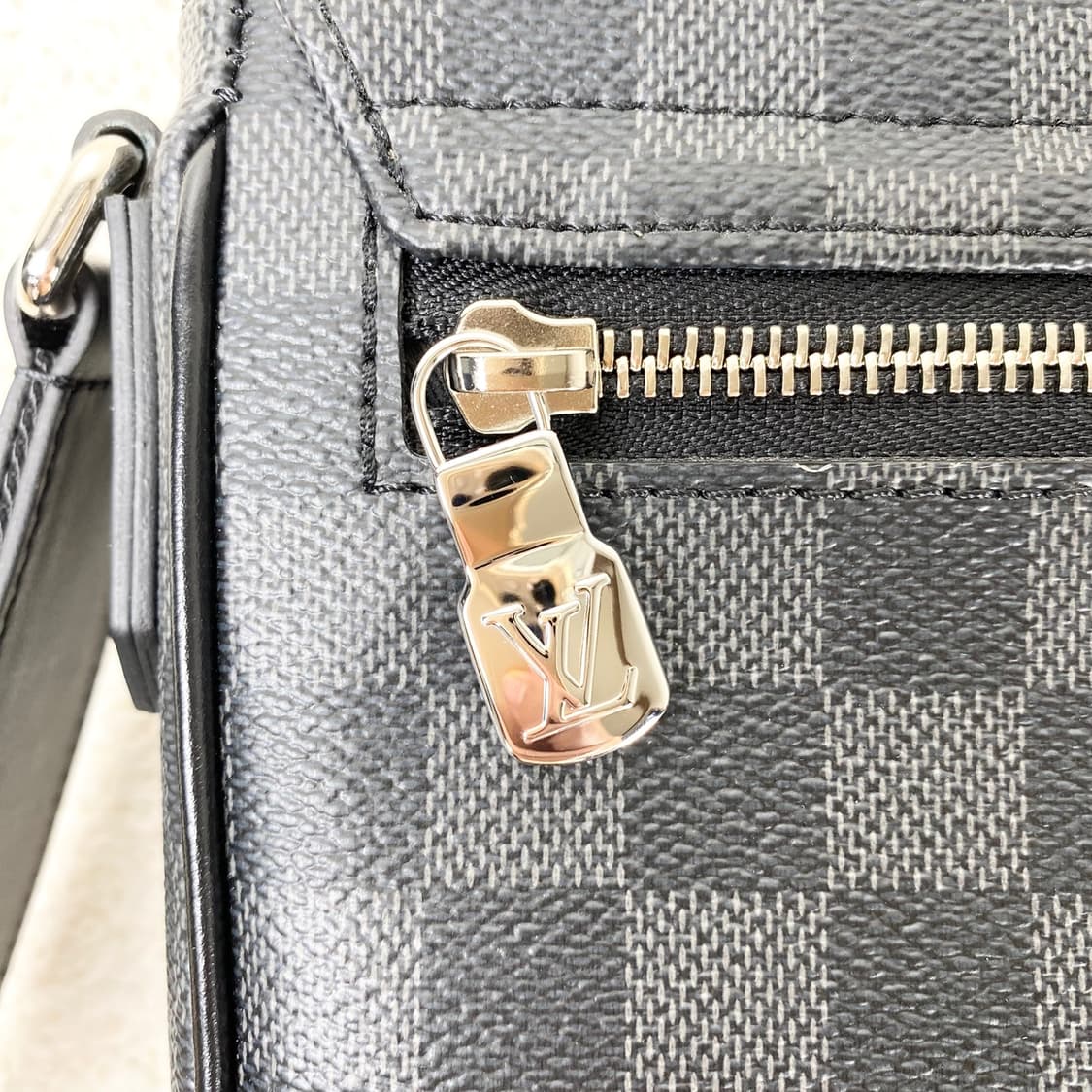 루이비통 크로스백 디스트릭트 pm  상품이미지8