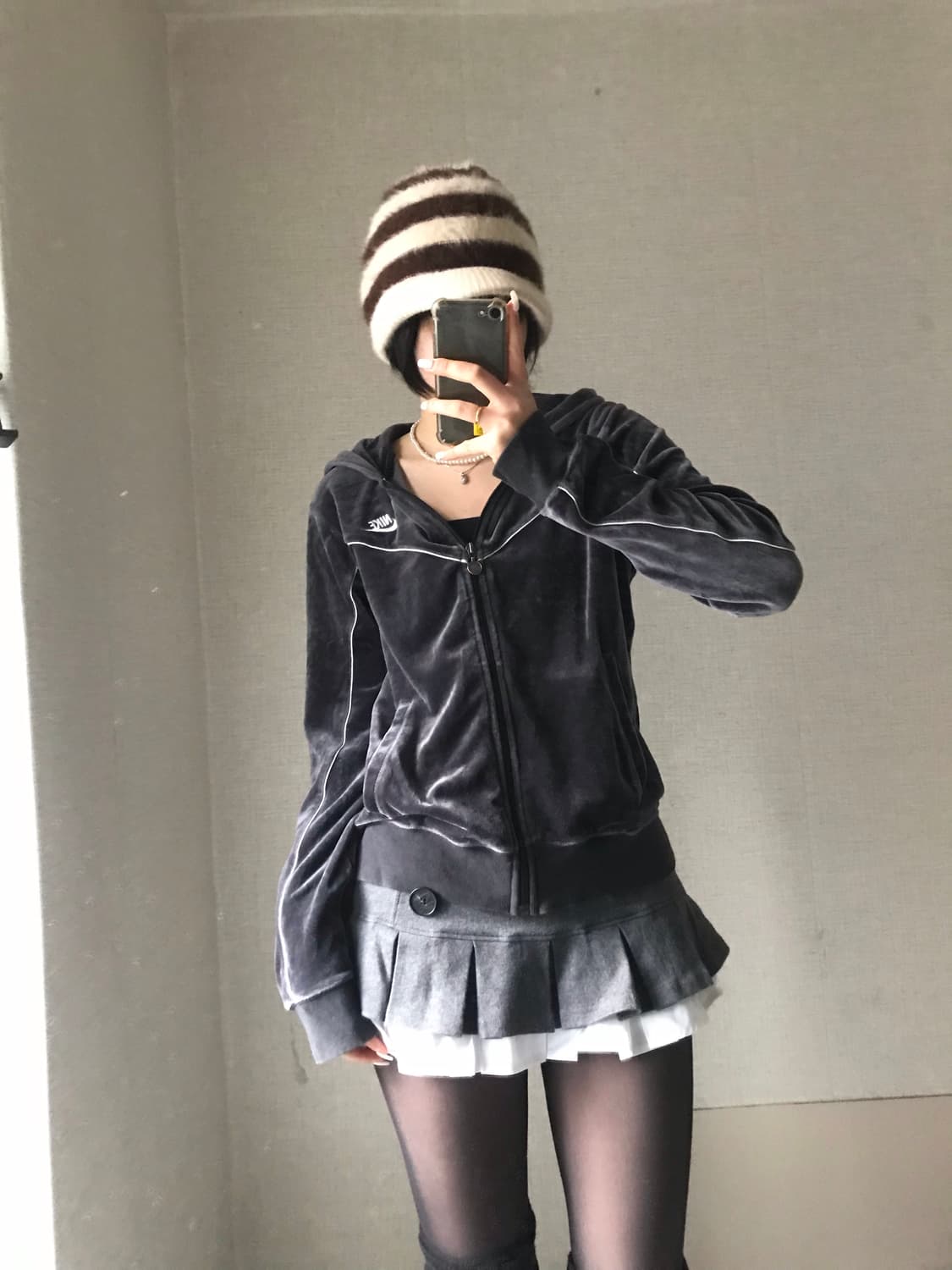 나이키 그레이 벨벳 후드집업 상품이미지2