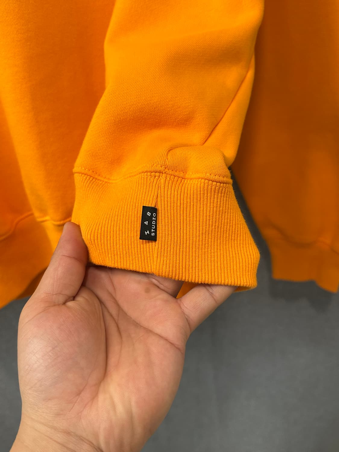 아이앱 스튜디오 x 두산 맨투맨 L 오렌지 상품이미지5