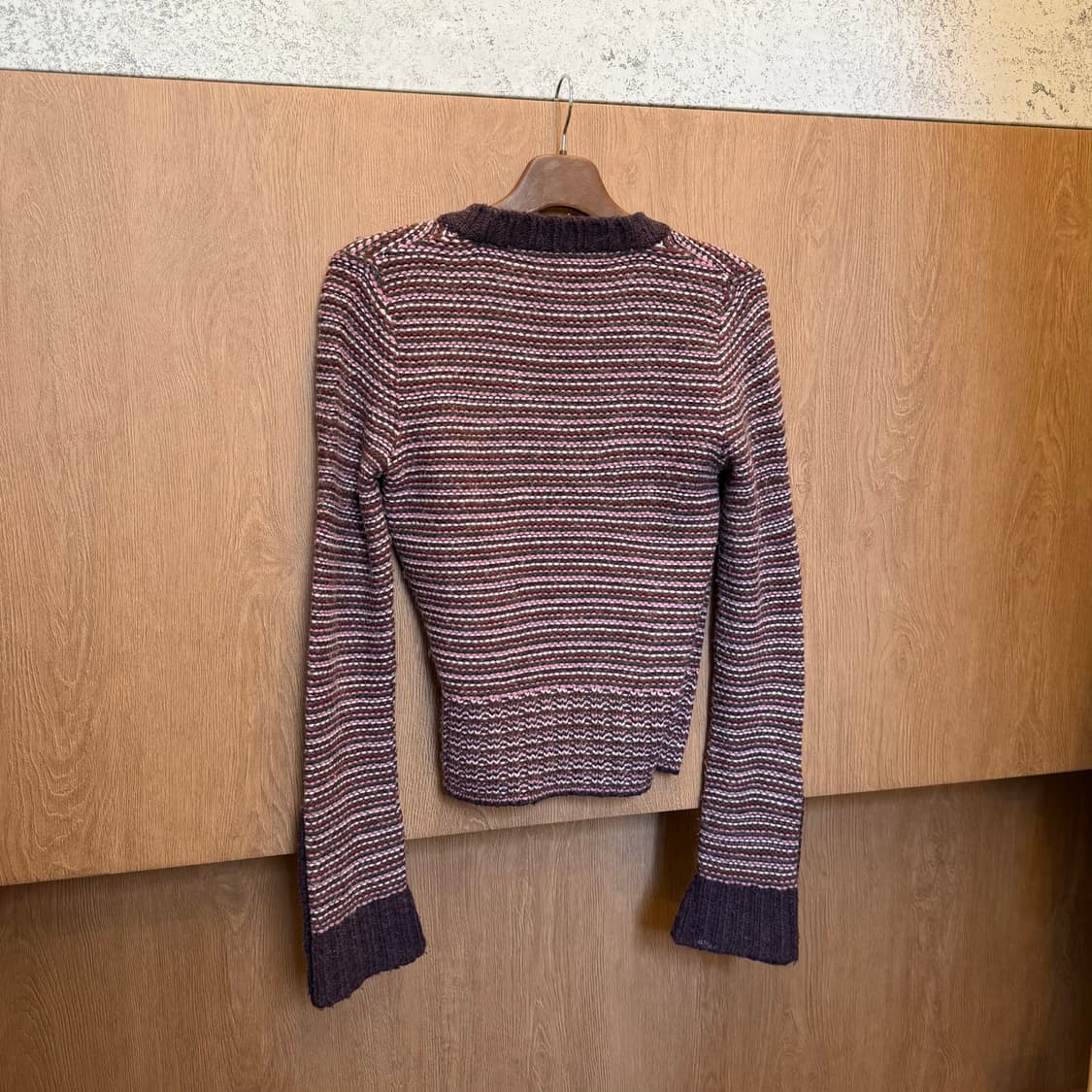 막스앤코 랩 니트 가디건 멀티 스트라이프 패턴 소매 버튼업 디테일 핑크 상품이미지5