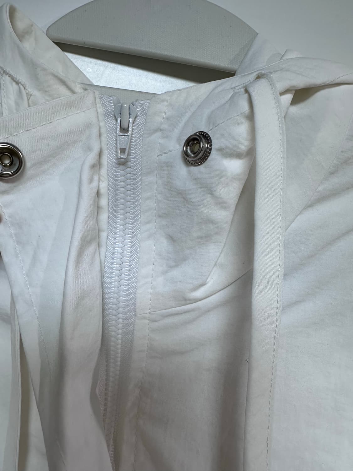 어썸에이치 화이트 크롭 후드 바람막이 자켓 상품이미지2