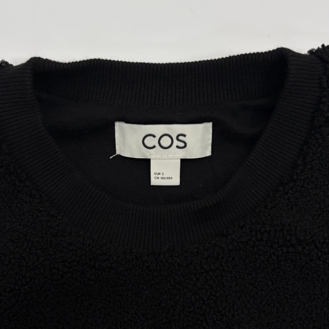 COS 코스 부클 맨투맨 블랙 상품이미지4