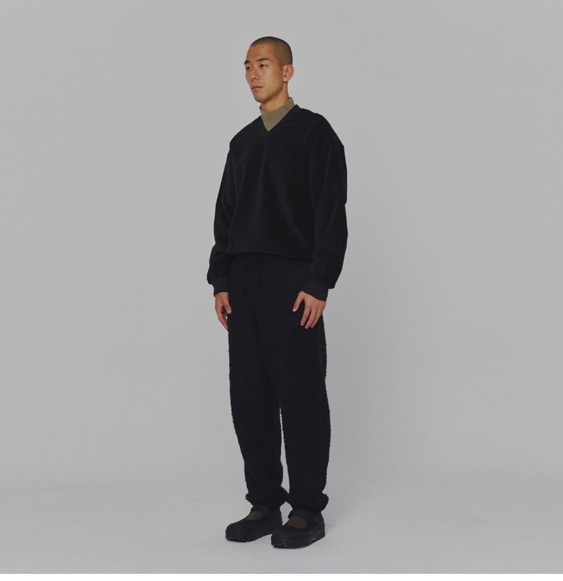 아모멘토 벨벳 브이넥 풀오버 상품이미지1