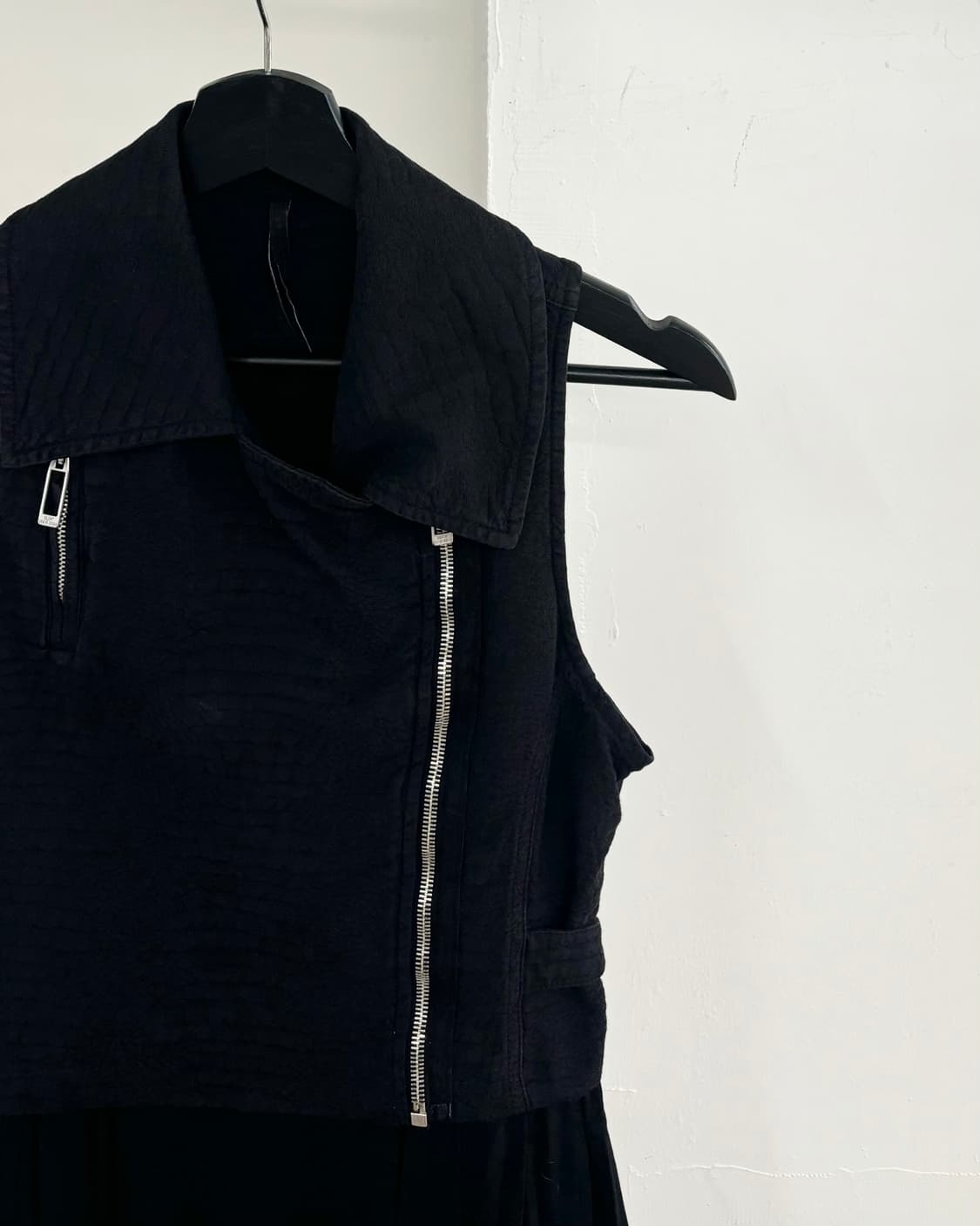 사일런트 바이 다미르 도마 블랙 슬리브리스 원피스 상품이미지4