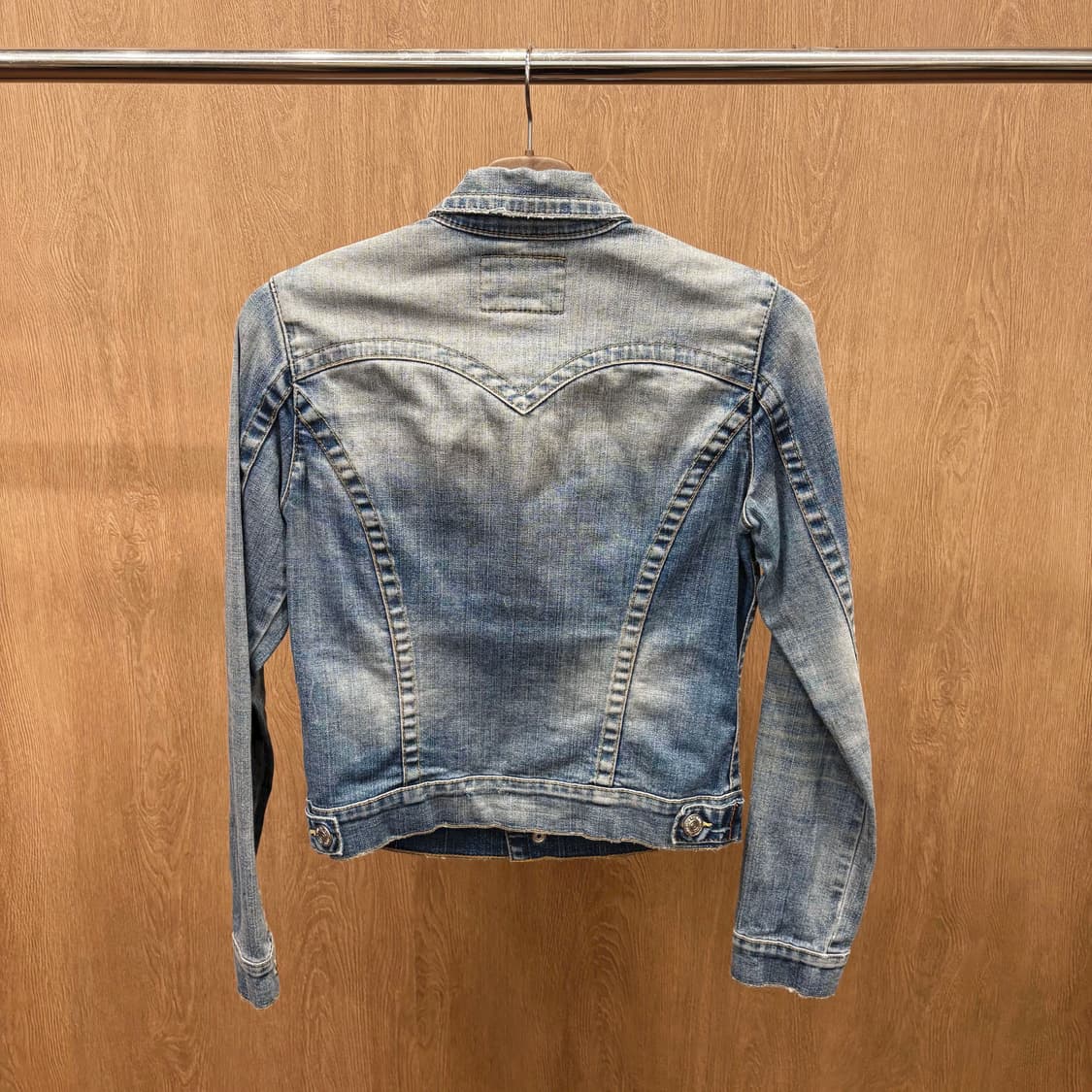 트루릴리젼 데님 자켓 플랩 포켓 골드 스티치 디테일 슬림핏 블루 상품이미지3